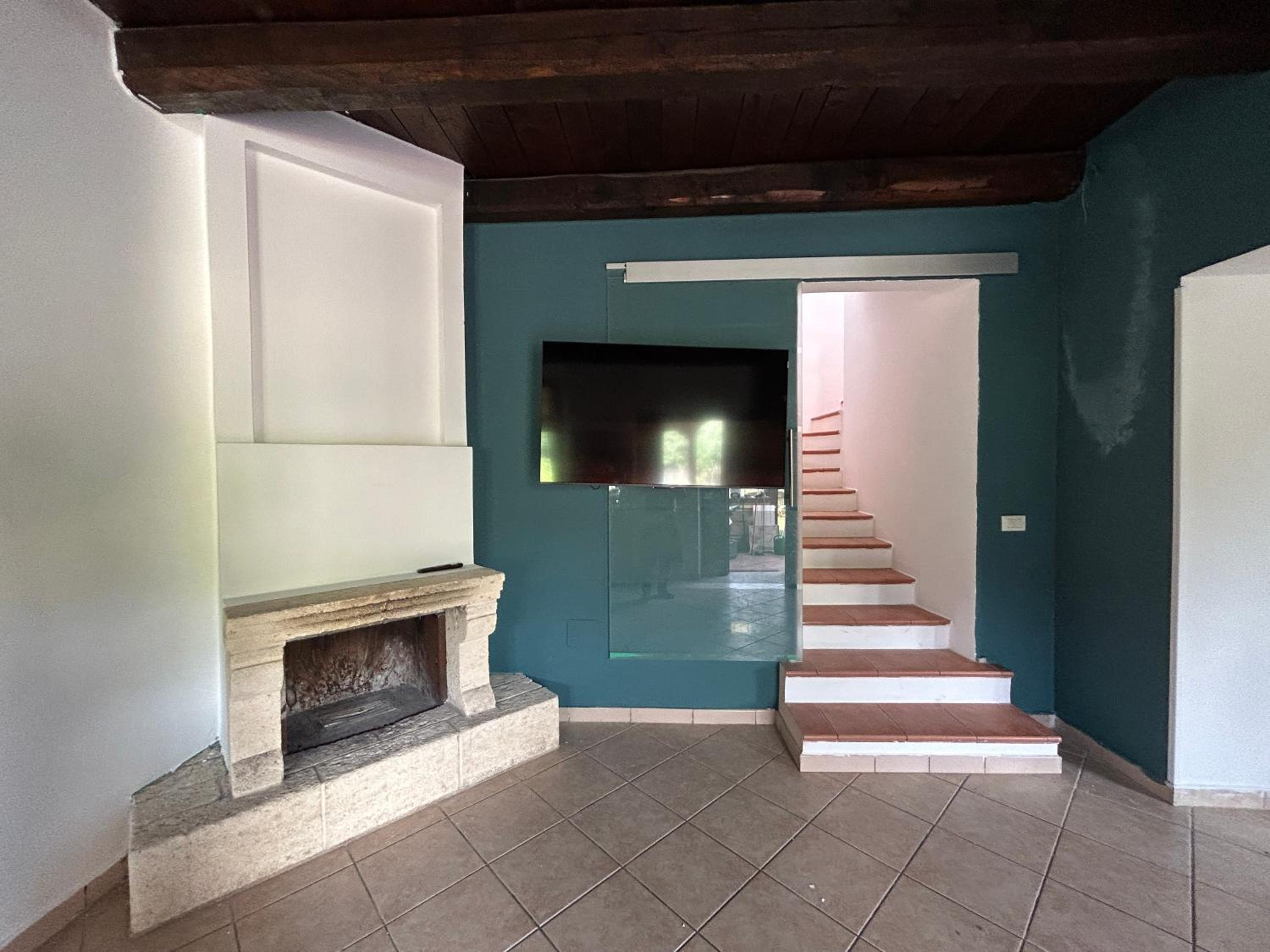 Grande appartamento in casale ristrutturato