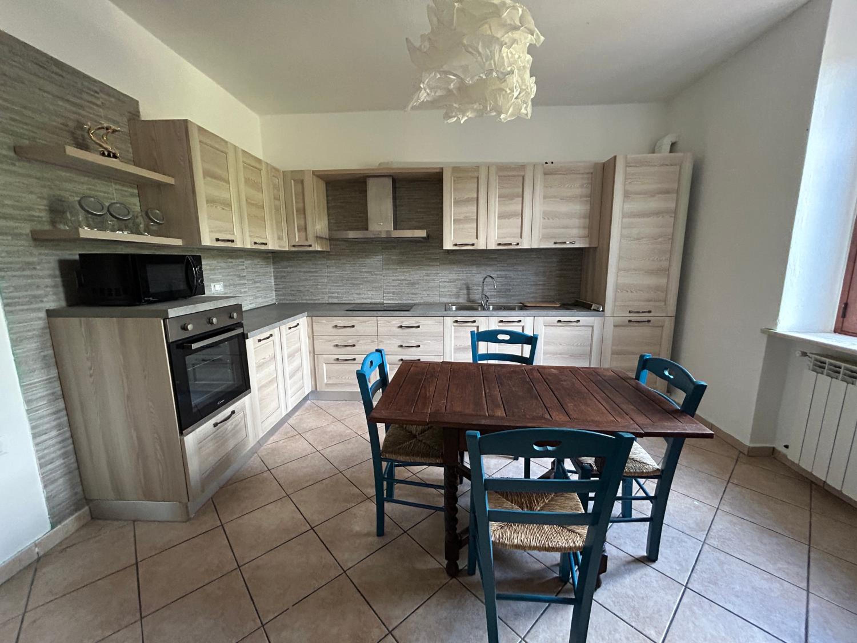 Grande appartamento in casale ristrutturato