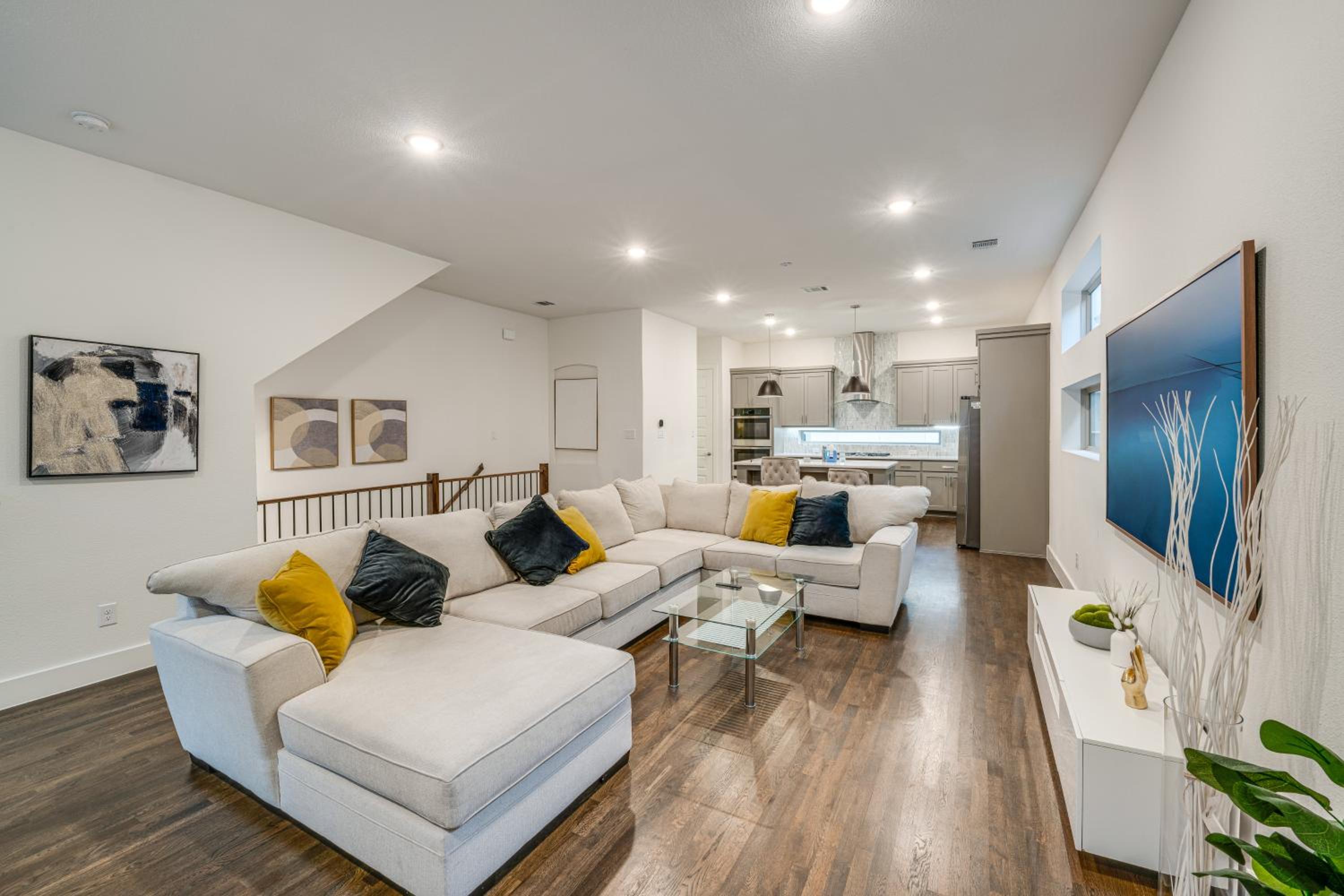 10 Mi to Dtwn Dallas Sleek Retreat with Balcony
