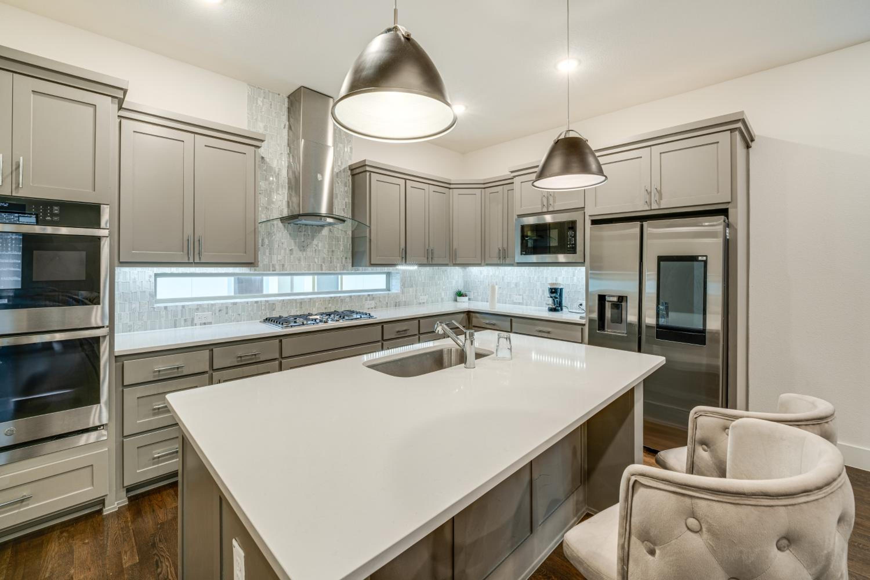 10 Mi to Dtwn Dallas Sleek Retreat with Balcony