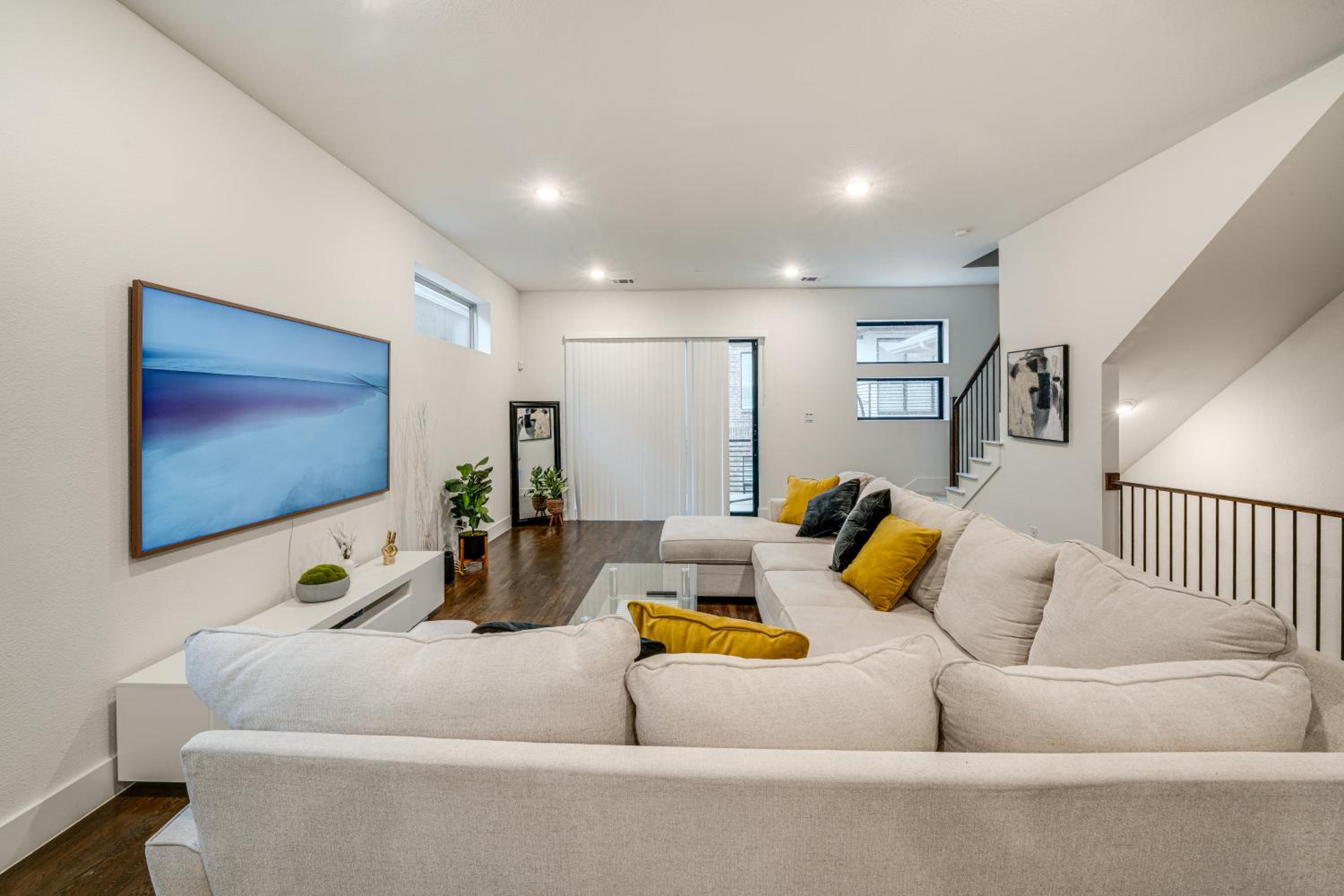 10 Mi to Dtwn Dallas Sleek Retreat with Balcony