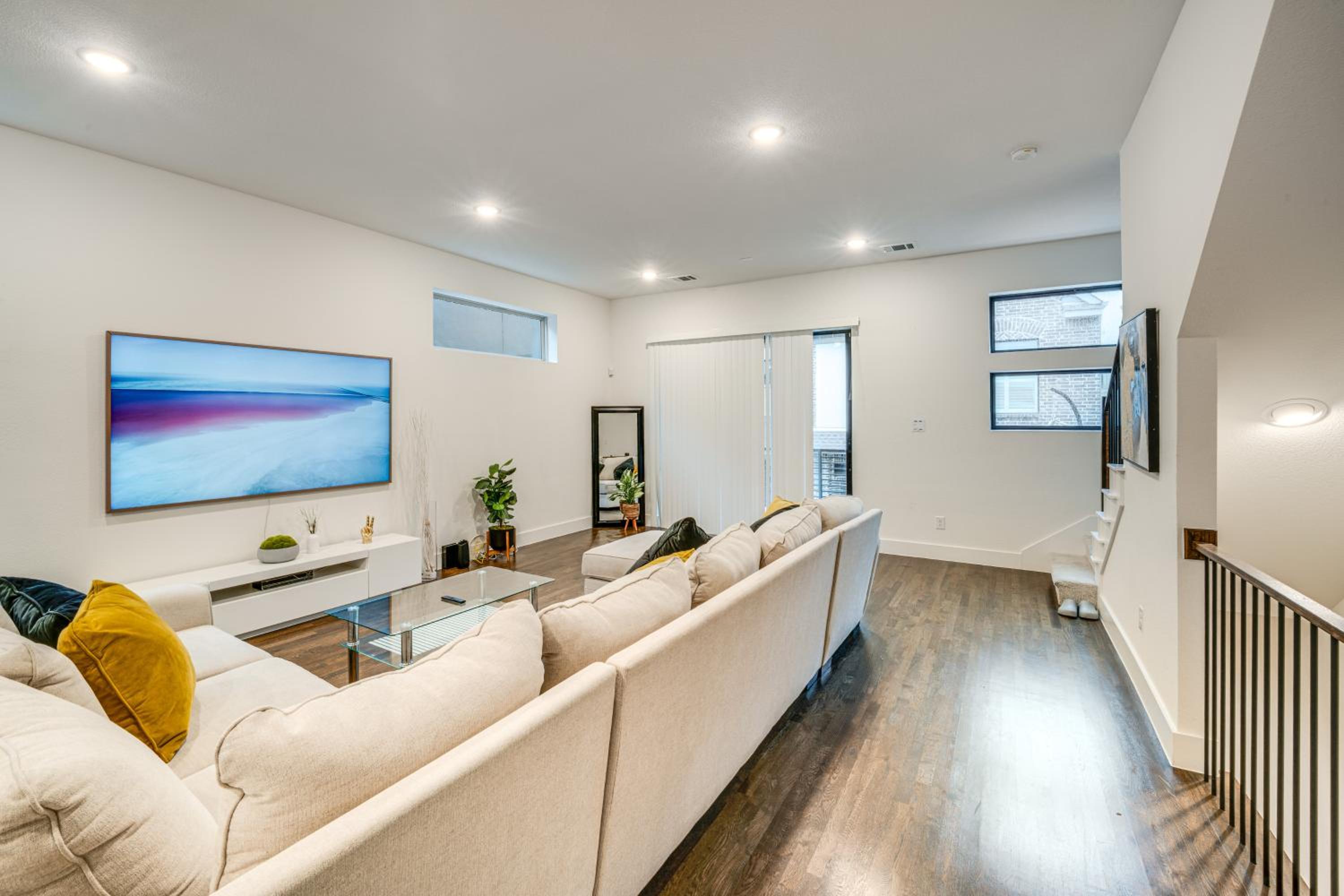 10 Mi to Dtwn Dallas Sleek Retreat with Balcony