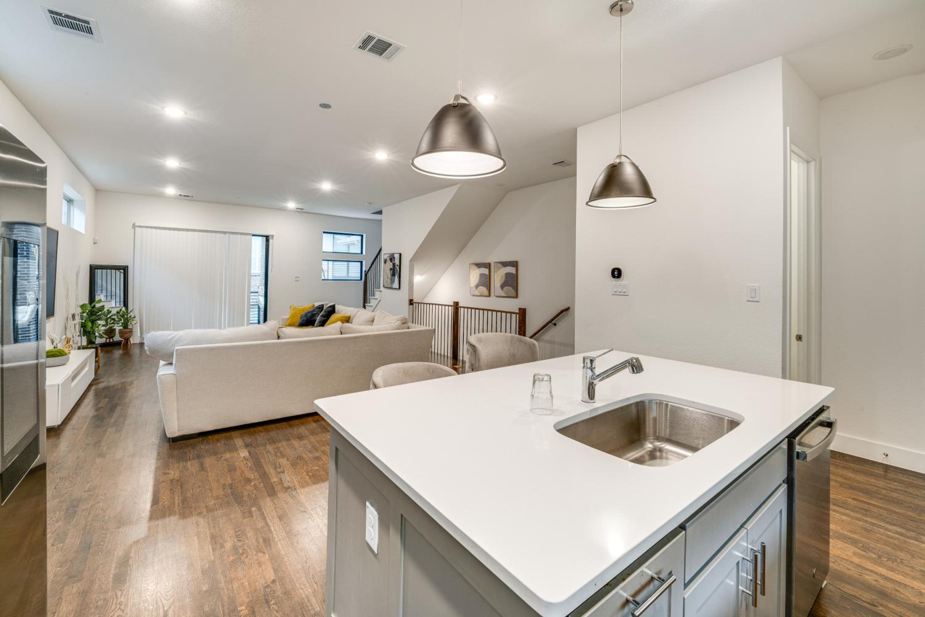 10 Mi to Dtwn Dallas Sleek Retreat with Balcony