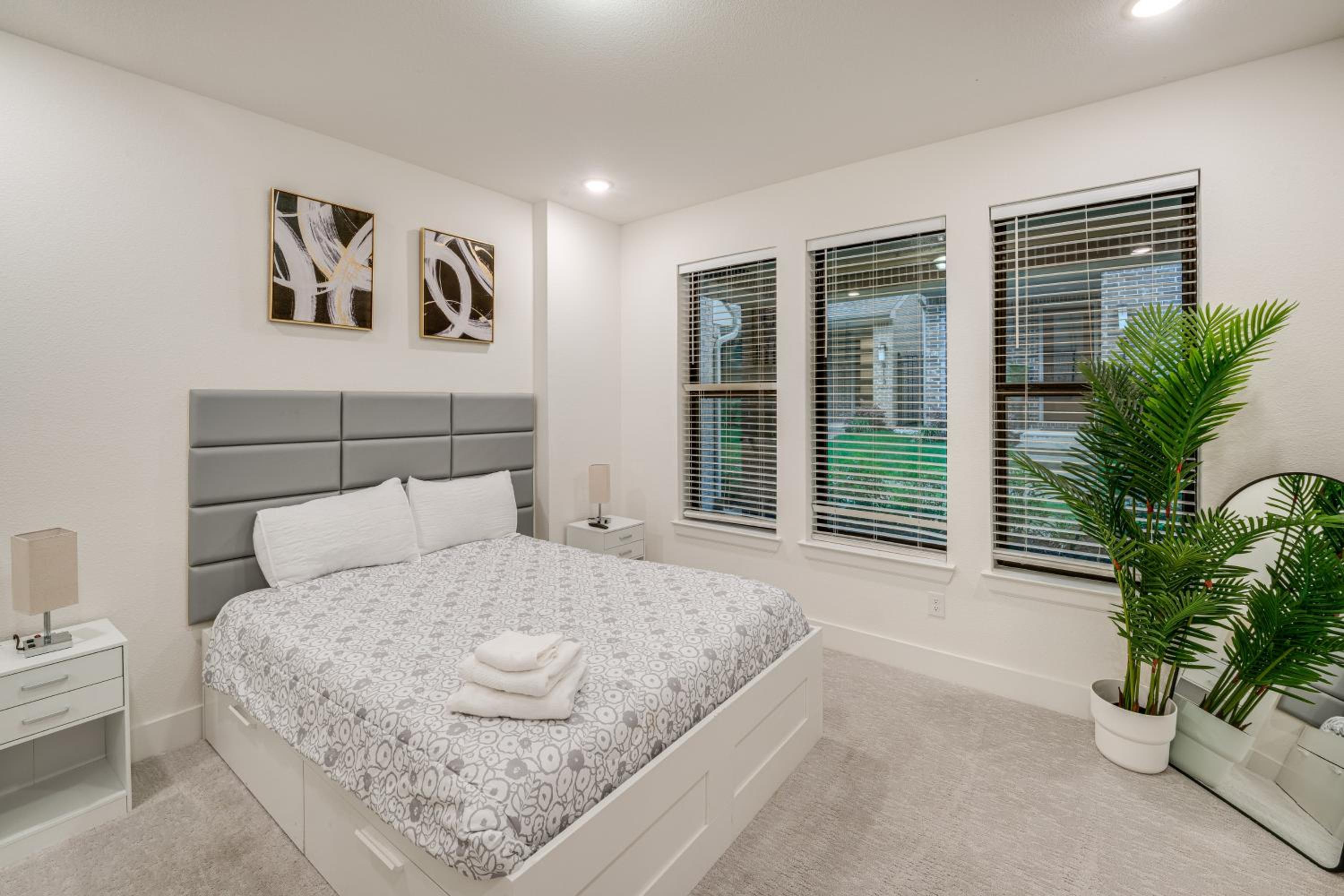 10 Mi to Dtwn Dallas Sleek Retreat with Balcony