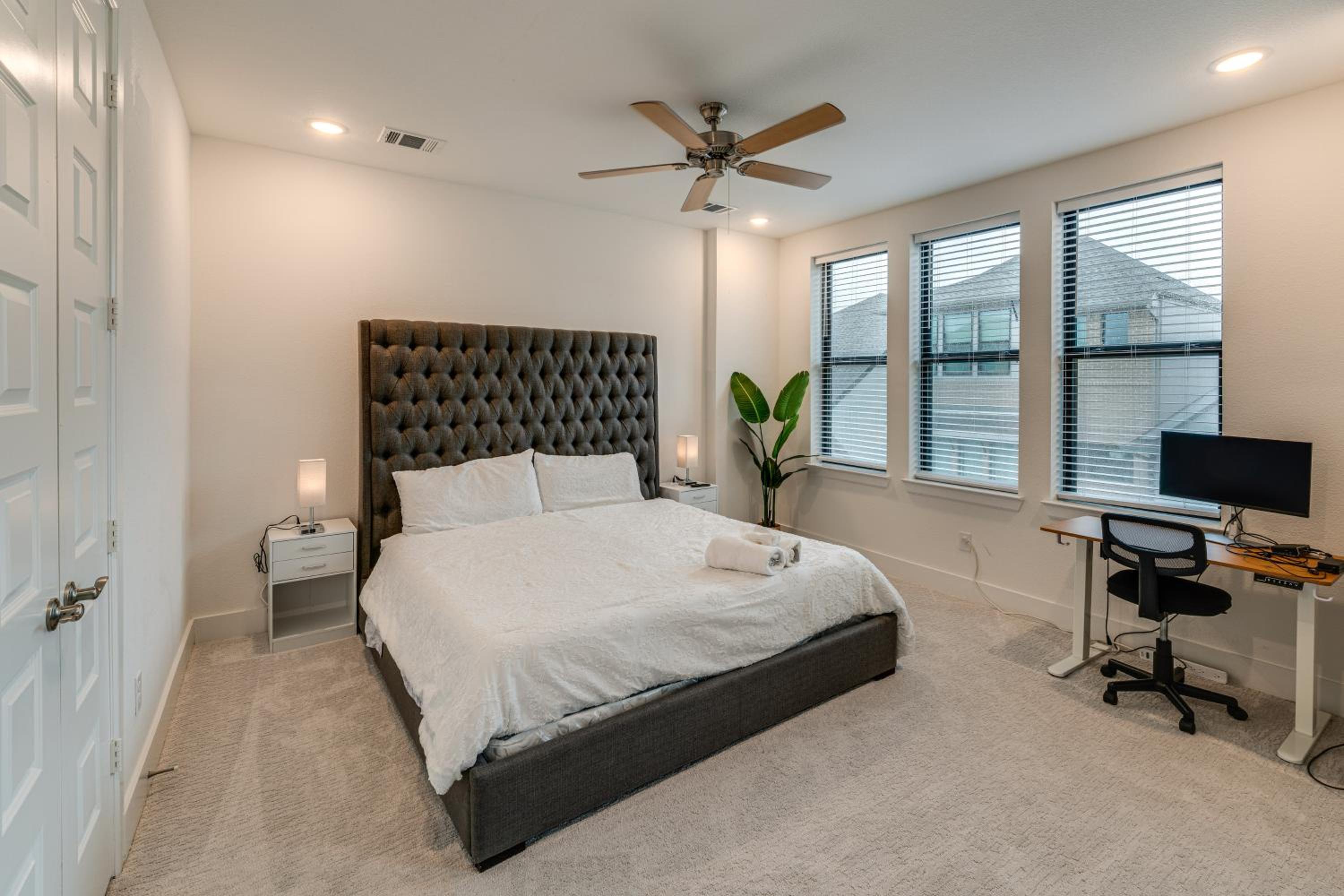 10 Mi to Dtwn Dallas Sleek Retreat with Balcony