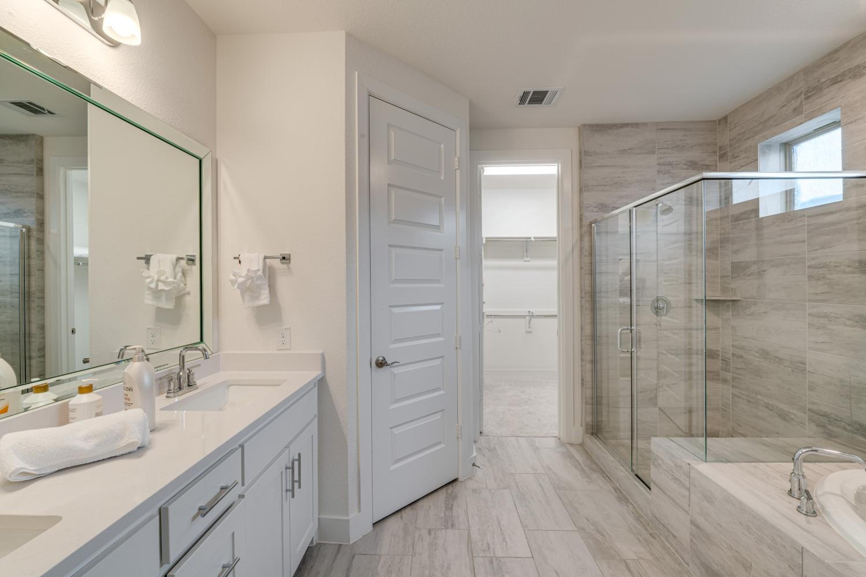 10 Mi to Dtwn Dallas Sleek Retreat with Balcony