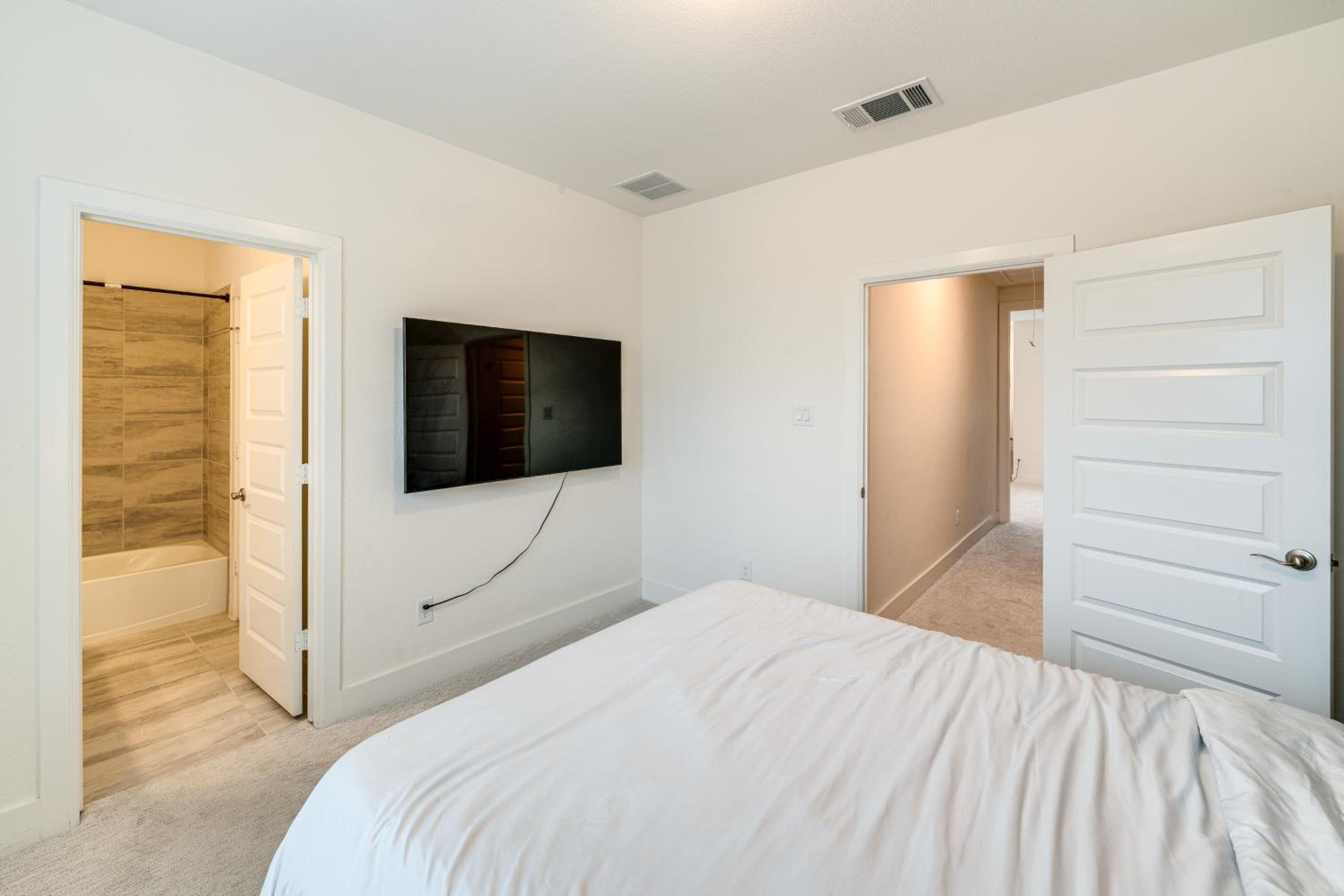 10 Mi to Dtwn Dallas Sleek Retreat with Balcony