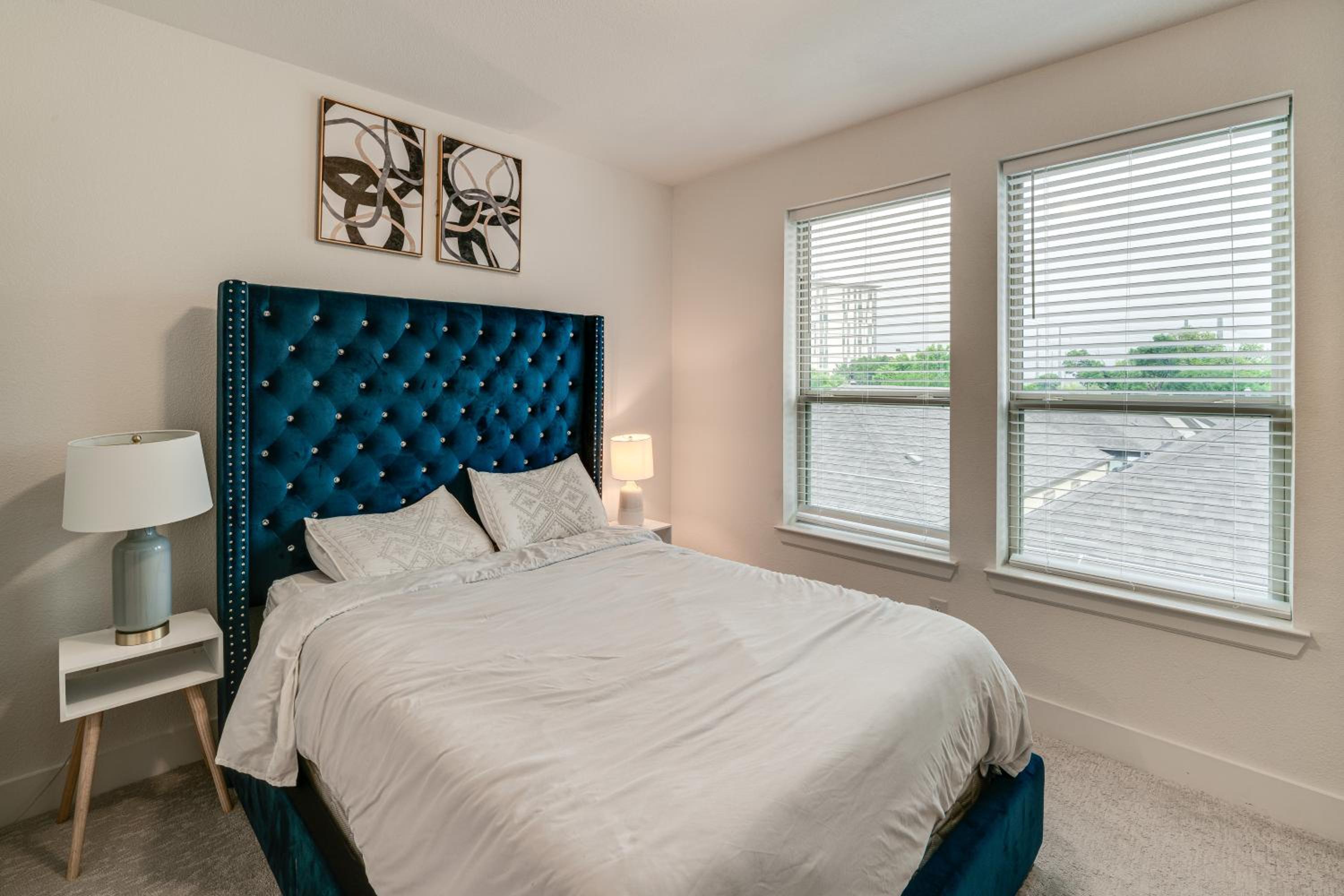10 Mi to Dtwn Dallas Sleek Retreat with Balcony