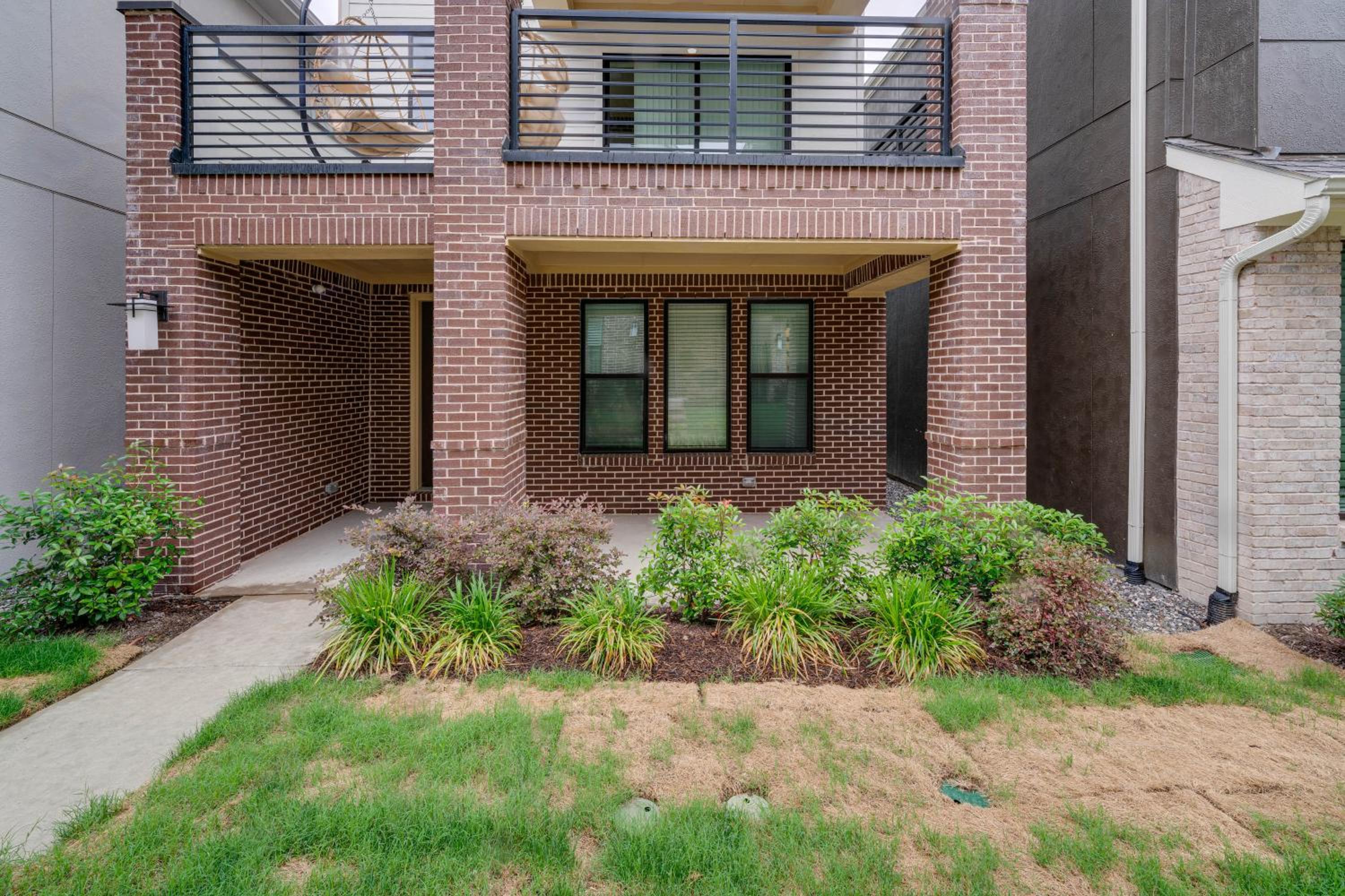 10 Mi to Dtwn Dallas Sleek Retreat with Balcony