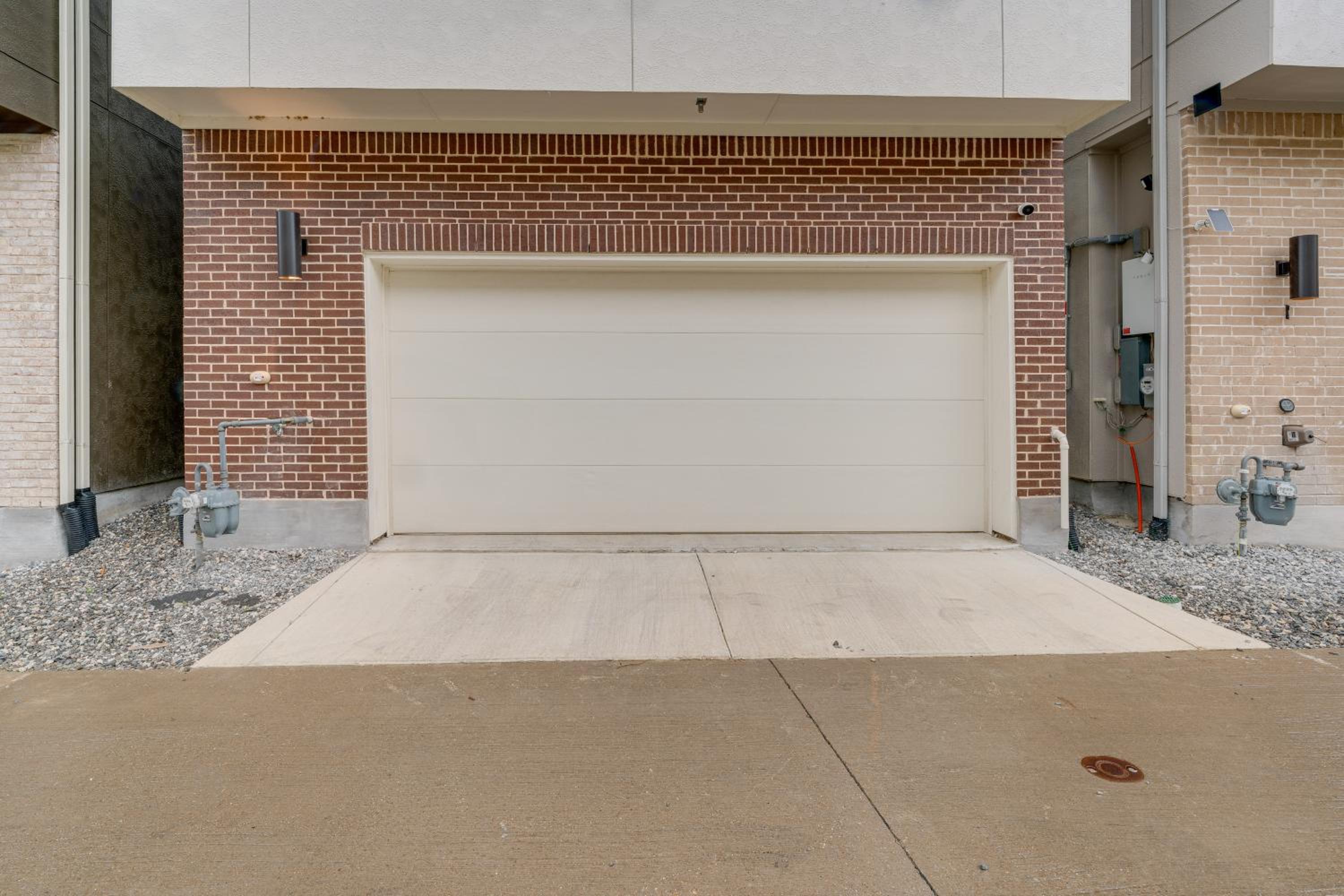 10 Mi to Dtwn Dallas Sleek Retreat with Balcony