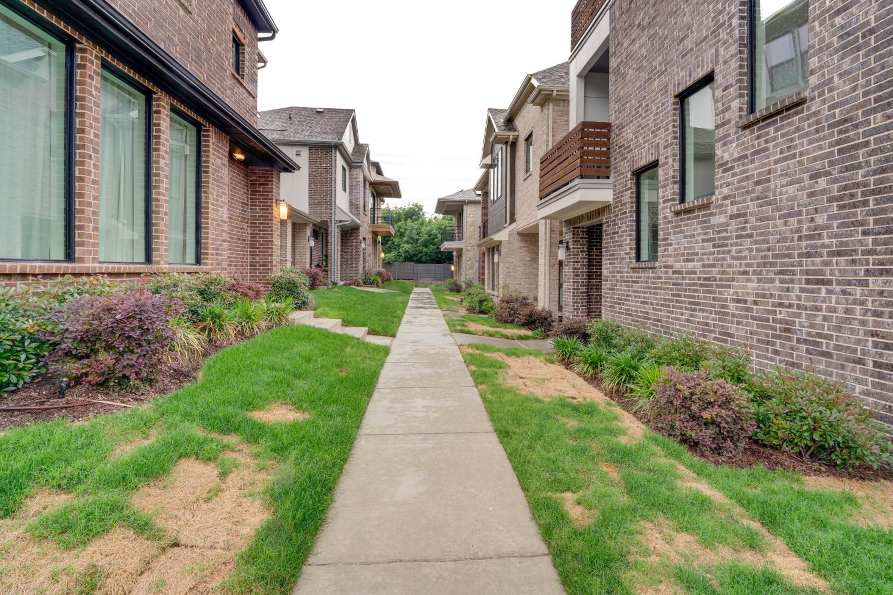 10 Mi to Dtwn Dallas Sleek Retreat with Balcony