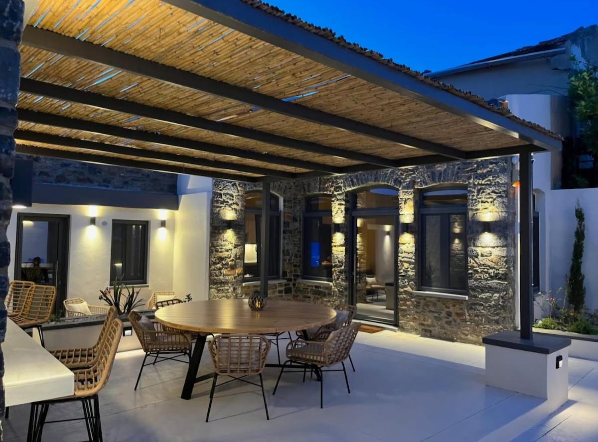 Venetian gem in neapolitan with private courtyard