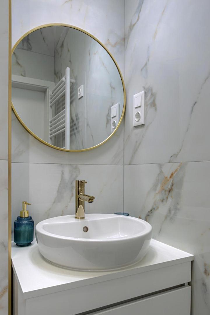 Dioro Luxury Residence - Free garage parking - 3 separate bdr - 2bathr - AC - Self check-in