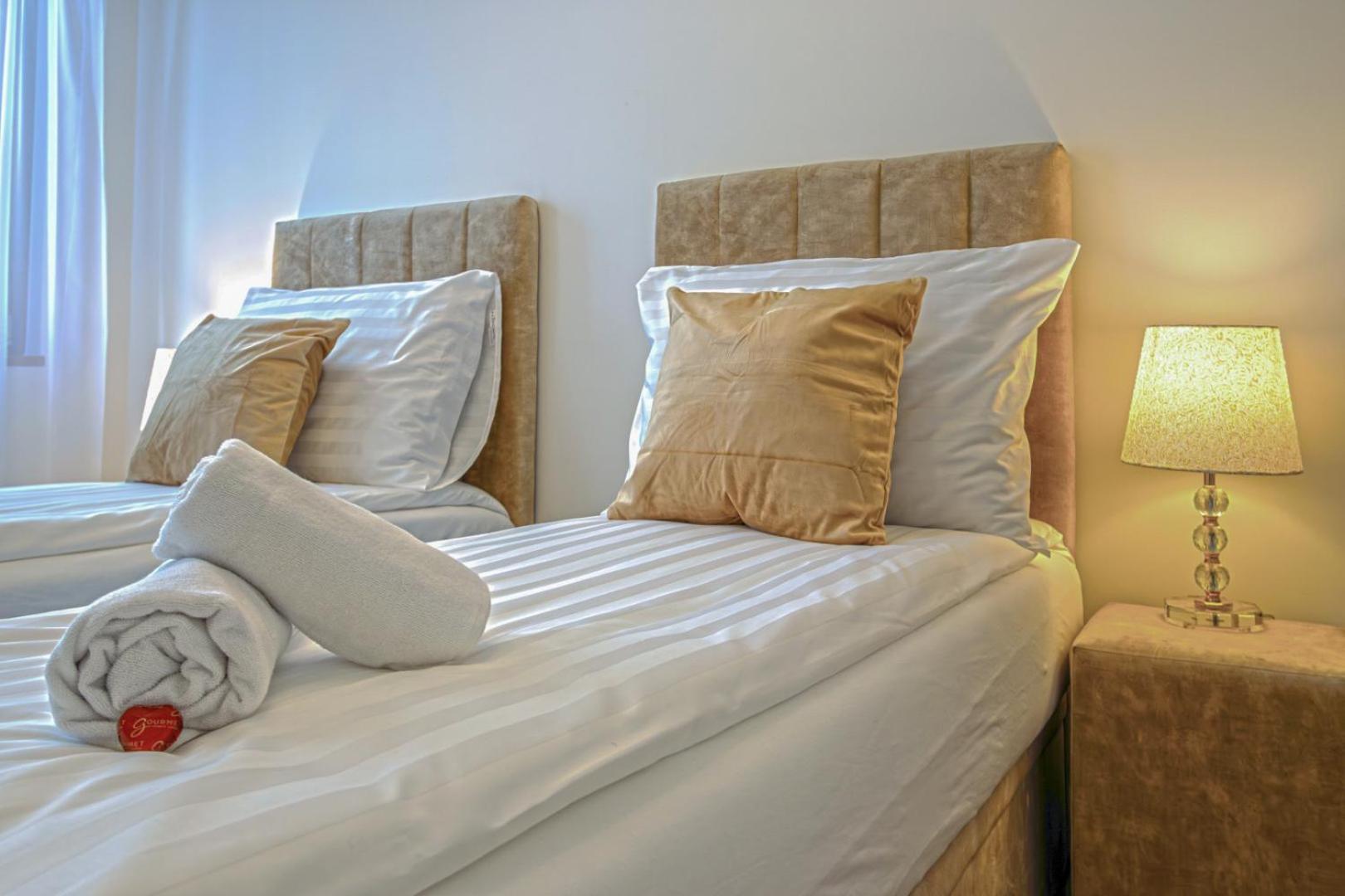 Dioro Luxury Residence - Free garage parking - 3 separate bdr - 2bathr - AC - Self check-in