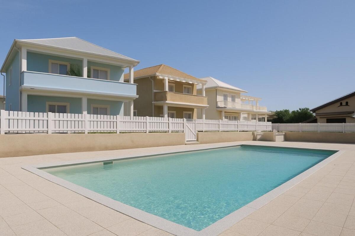 Orange Villa with Pool