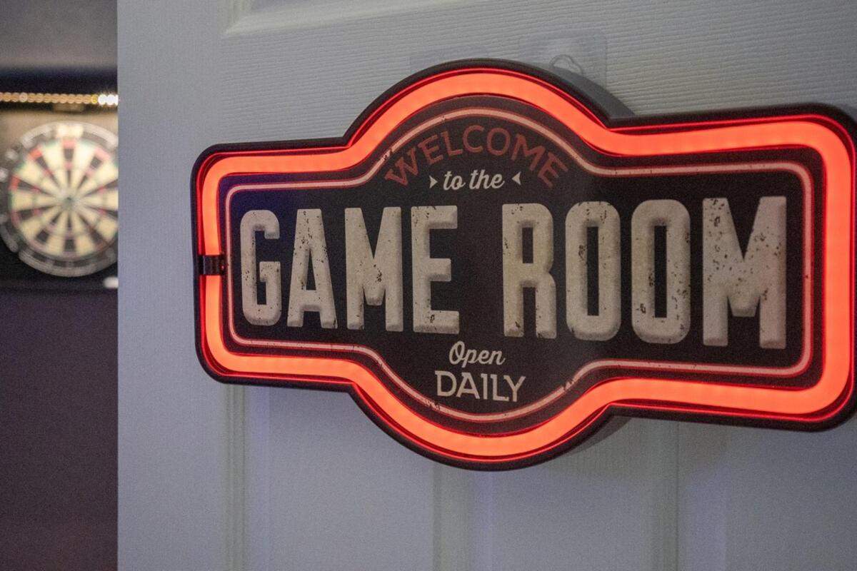 Game Room Retreat with Firepit and Gym, Sleeps 12