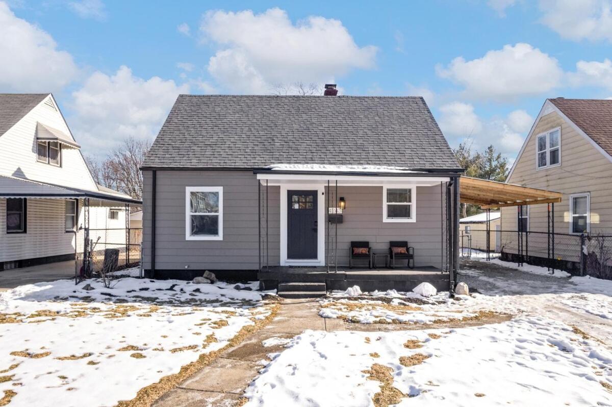 Game Room Retreat with Firepit and Gym, Sleeps 12