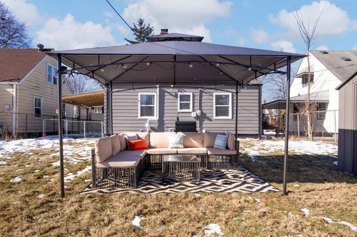 Game Room Retreat with Firepit and Gym, Sleeps 12