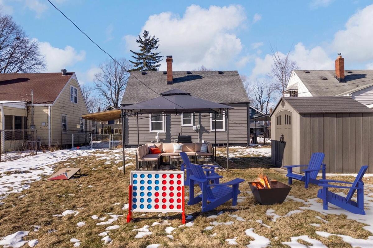 Game Room Retreat with Firepit and Gym, Sleeps 12