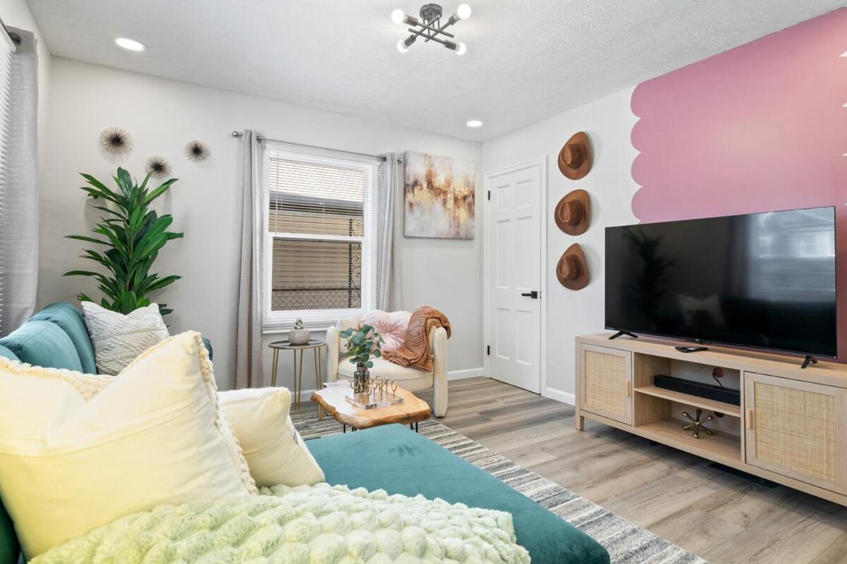 Game Room Retreat with Firepit and Gym, Sleeps 12