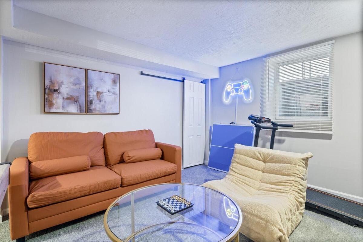 Game Room Retreat with Firepit and Gym, Sleeps 12