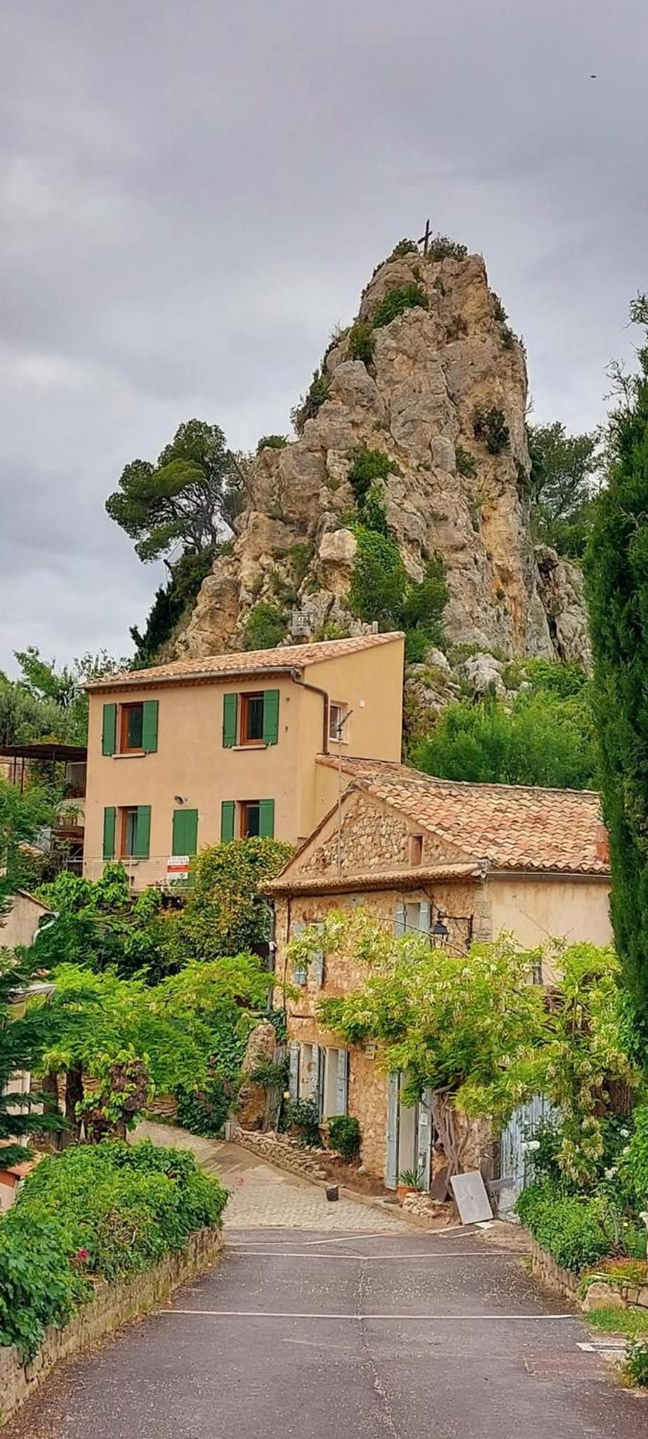 Maison sur la colline du Barroux