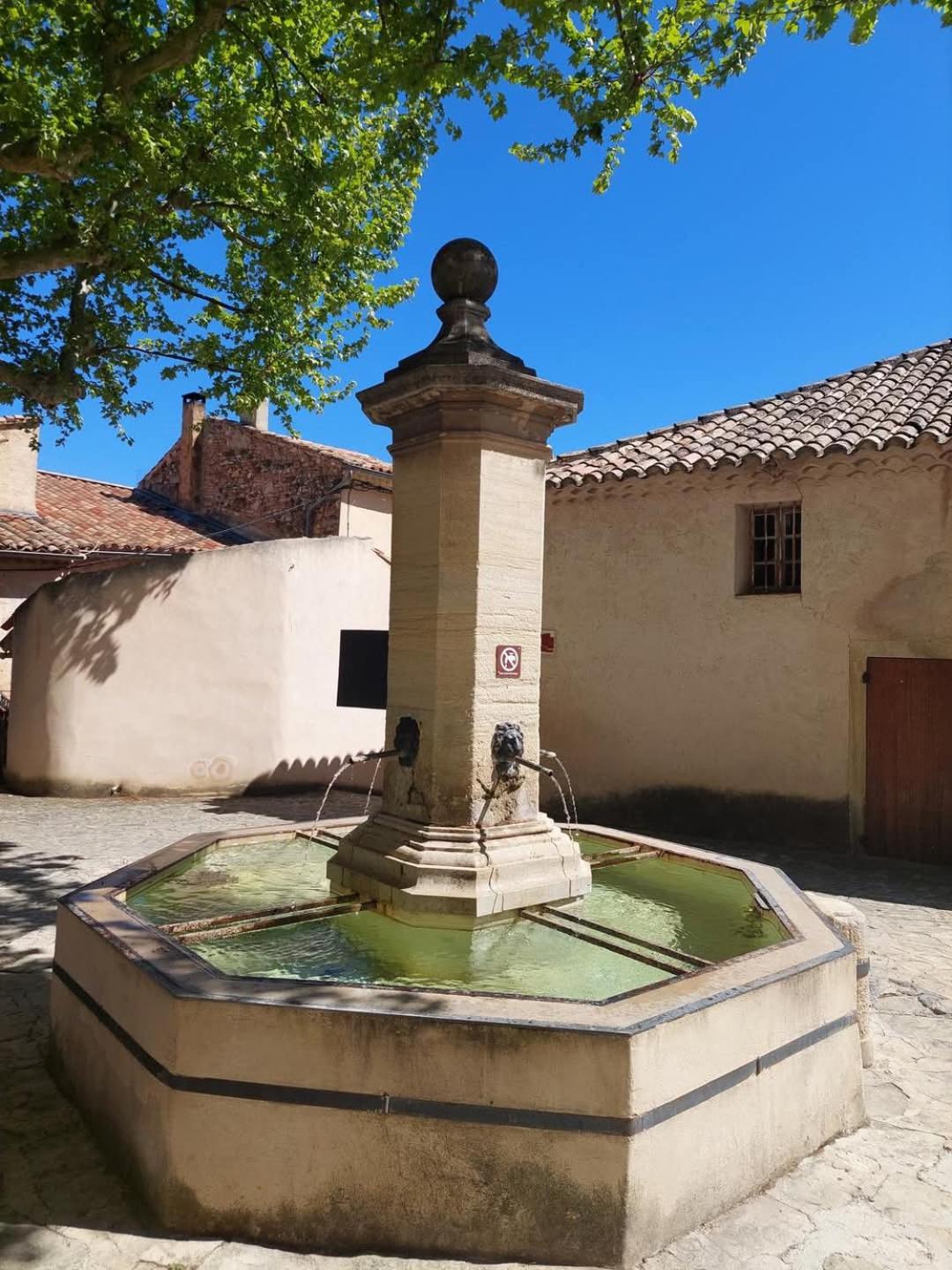 Maison sur la colline du Barroux