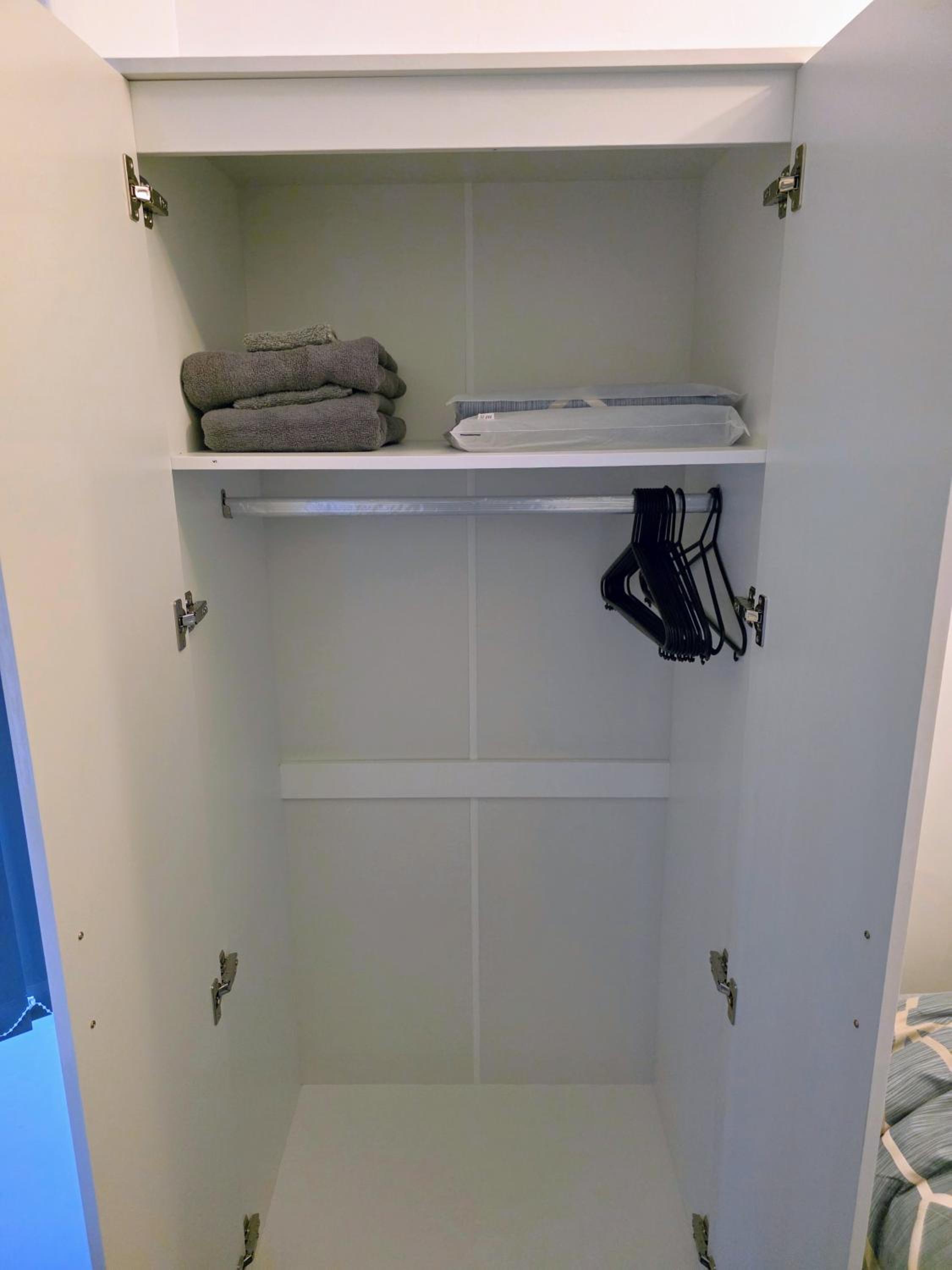 Modern 3 Bed Home Central Location free WiFi Netflix and street parking