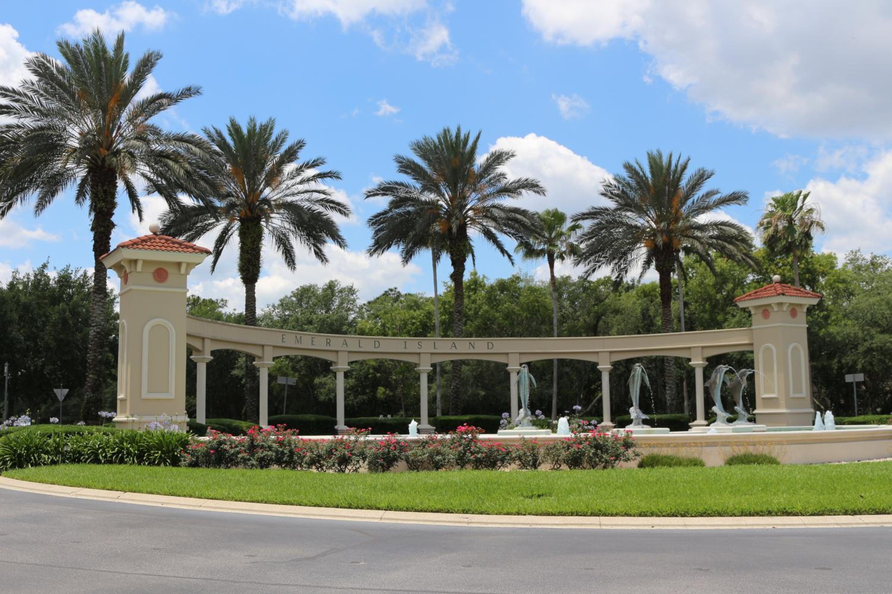 Luxury Emerald Island Resort Villa with Stunning Pool Deck and Lake View Near Disney