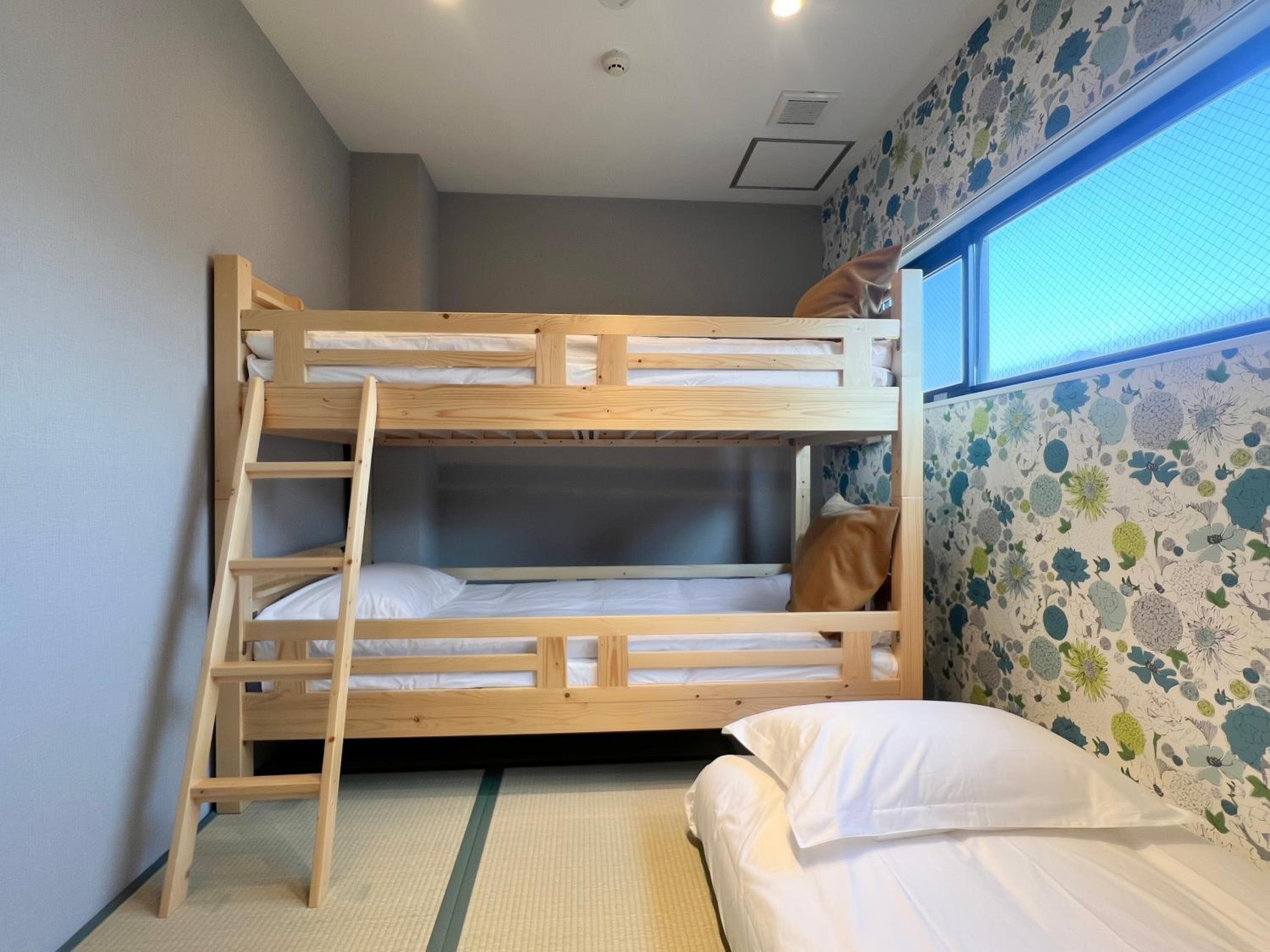 Hostel Hangout Best Value Near Kuromon Market & Namba