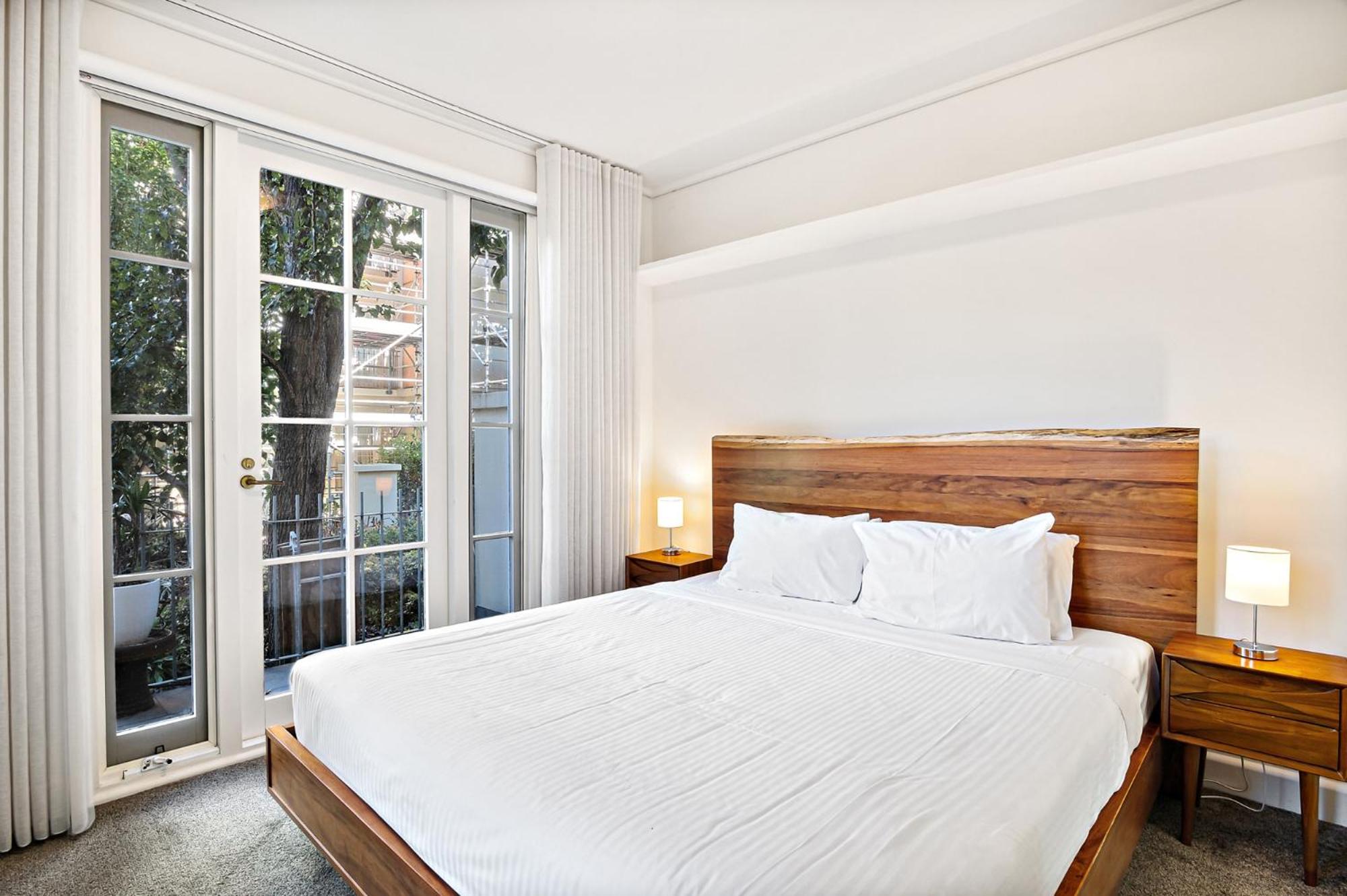 Modern East Melbourne 2-Bed Apartment with Parking