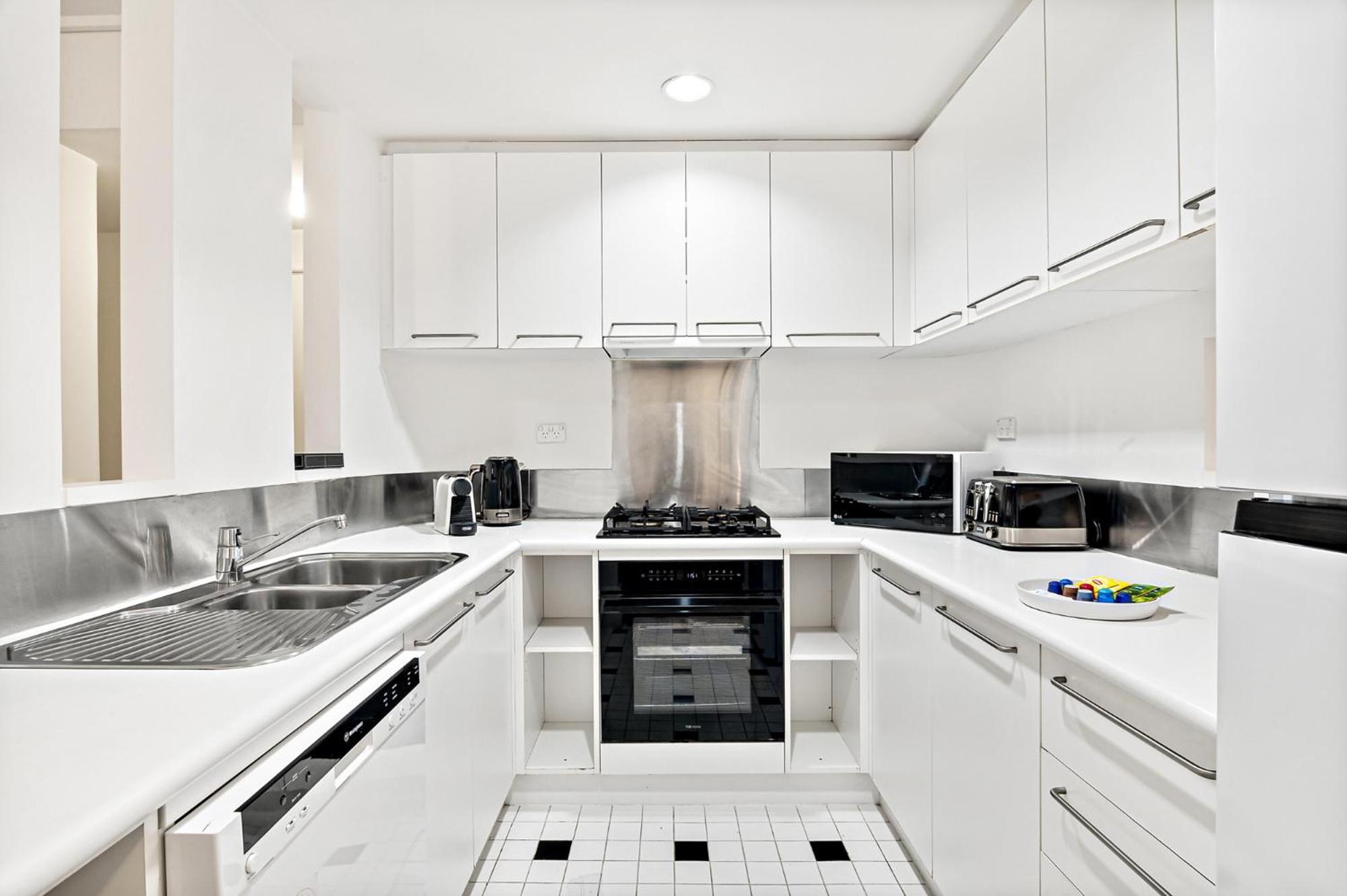 Modern East Melbourne 2-Bed Apartment with Parking