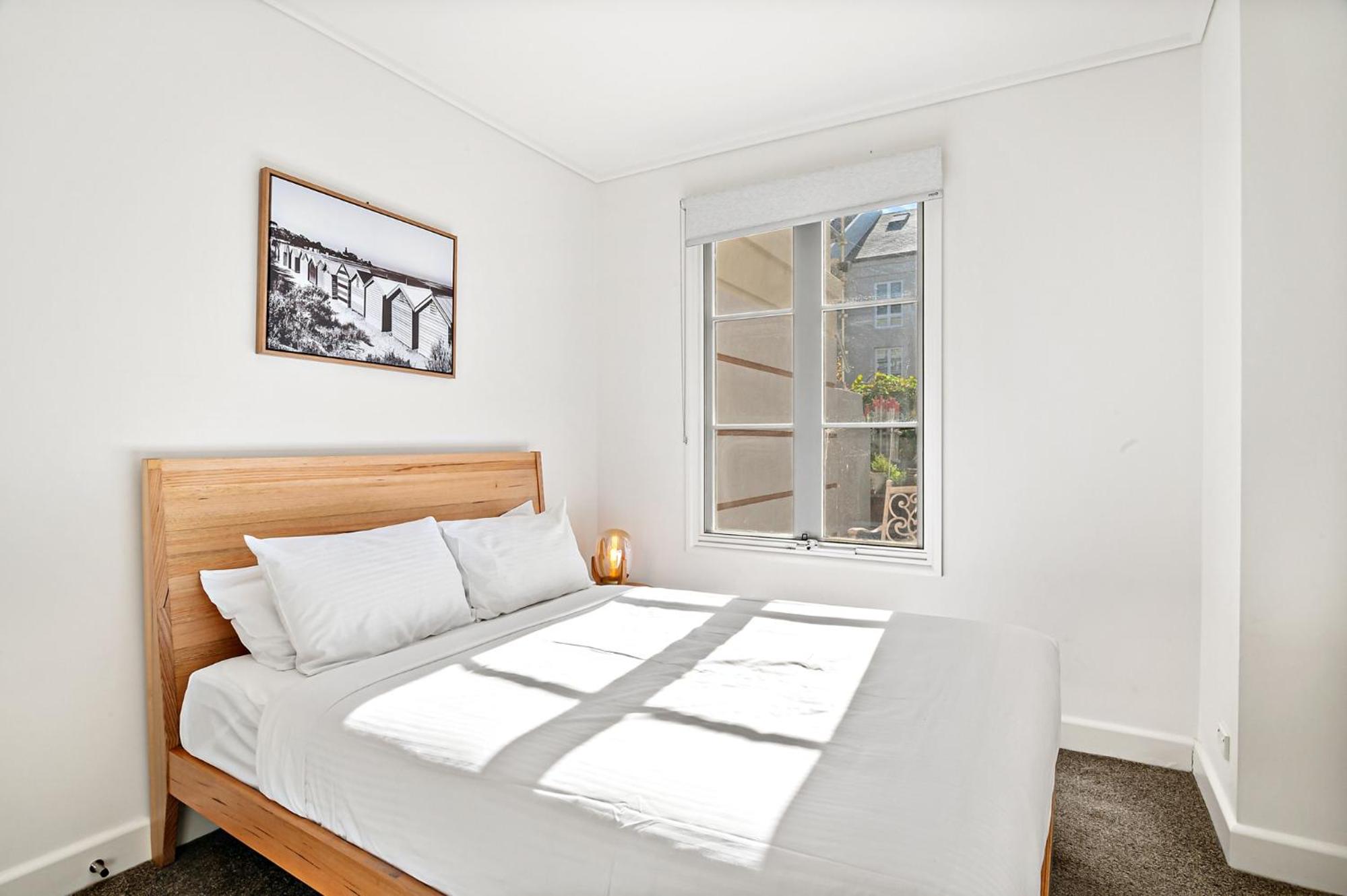 Modern East Melbourne 2-Bed Apartment with Parking