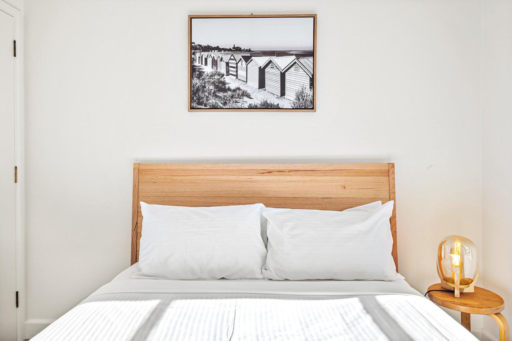 Modern East Melbourne 2-Bed Apartment with Parking