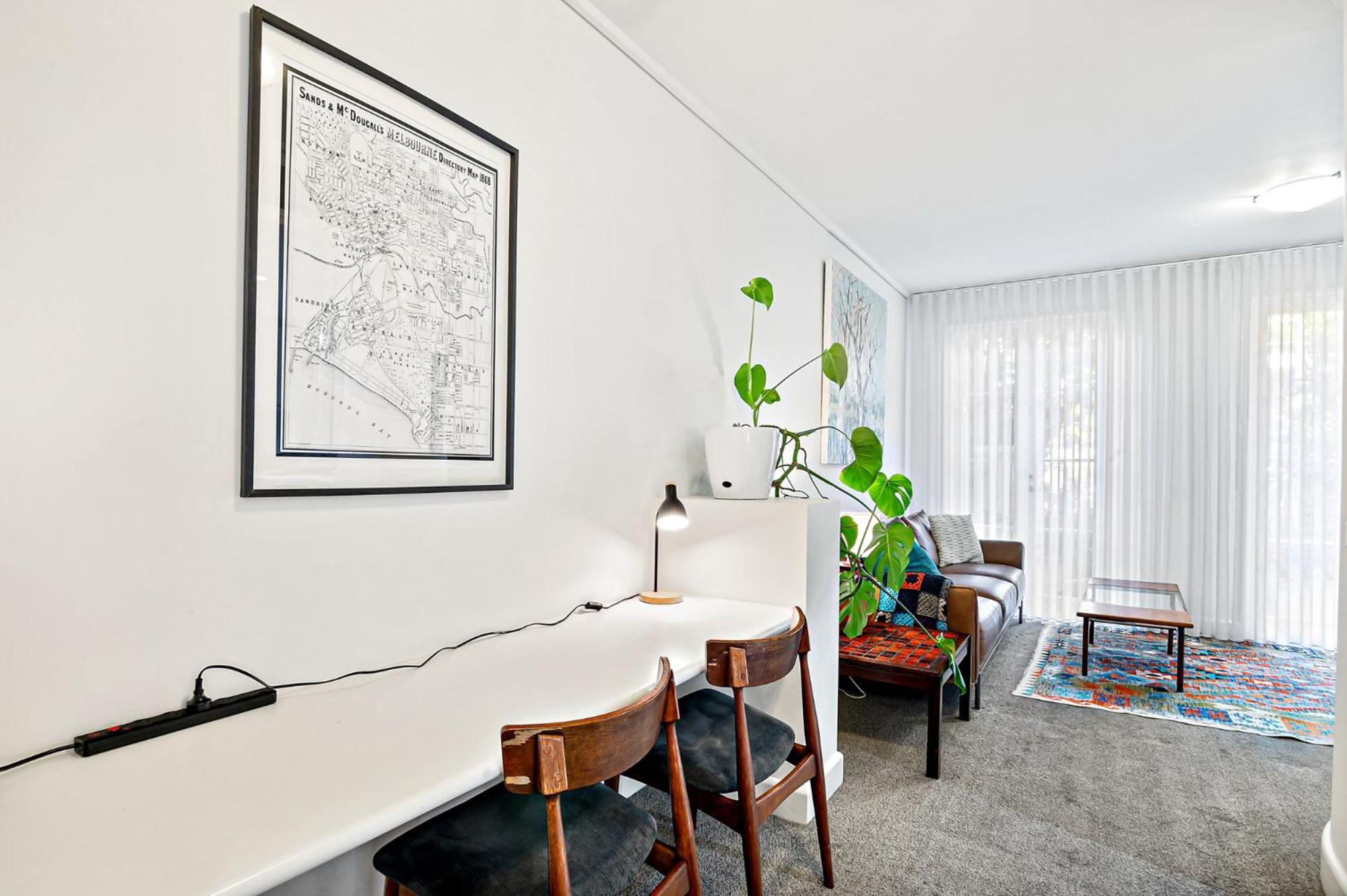 Modern East Melbourne 2-Bed Apartment with Parking