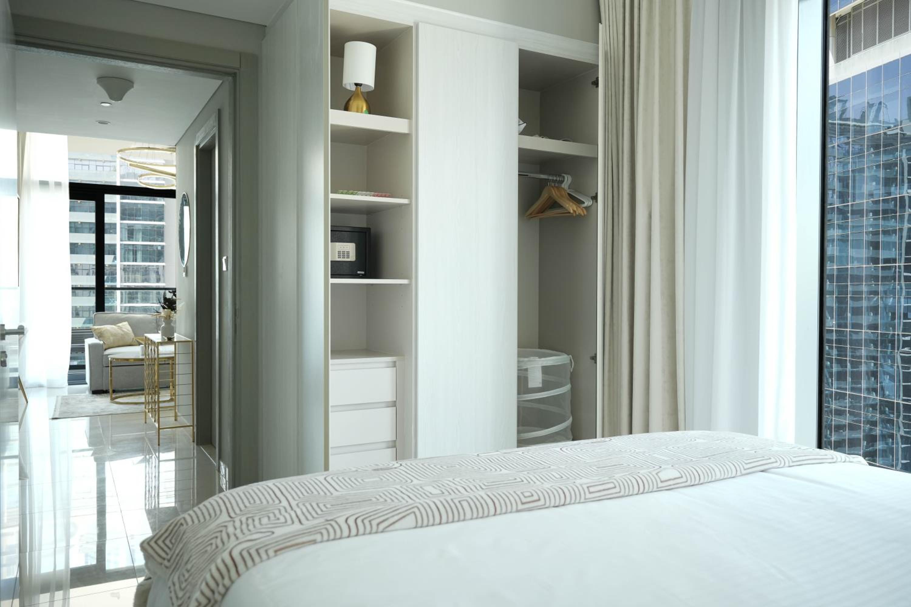 KeyRock Living - Lakeview Luxury in Zada Tower
