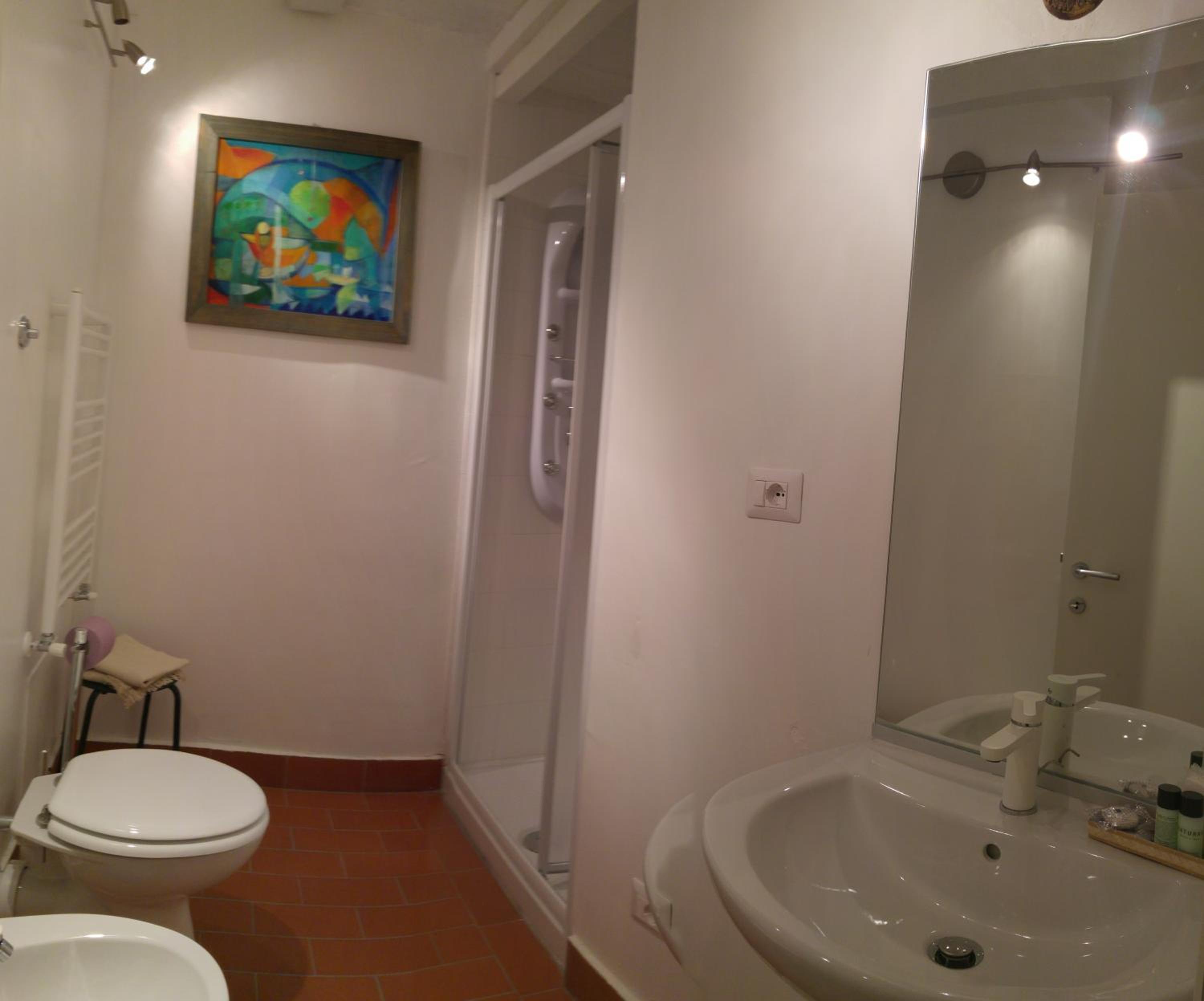 Lucretia House en Florence — bathroom
