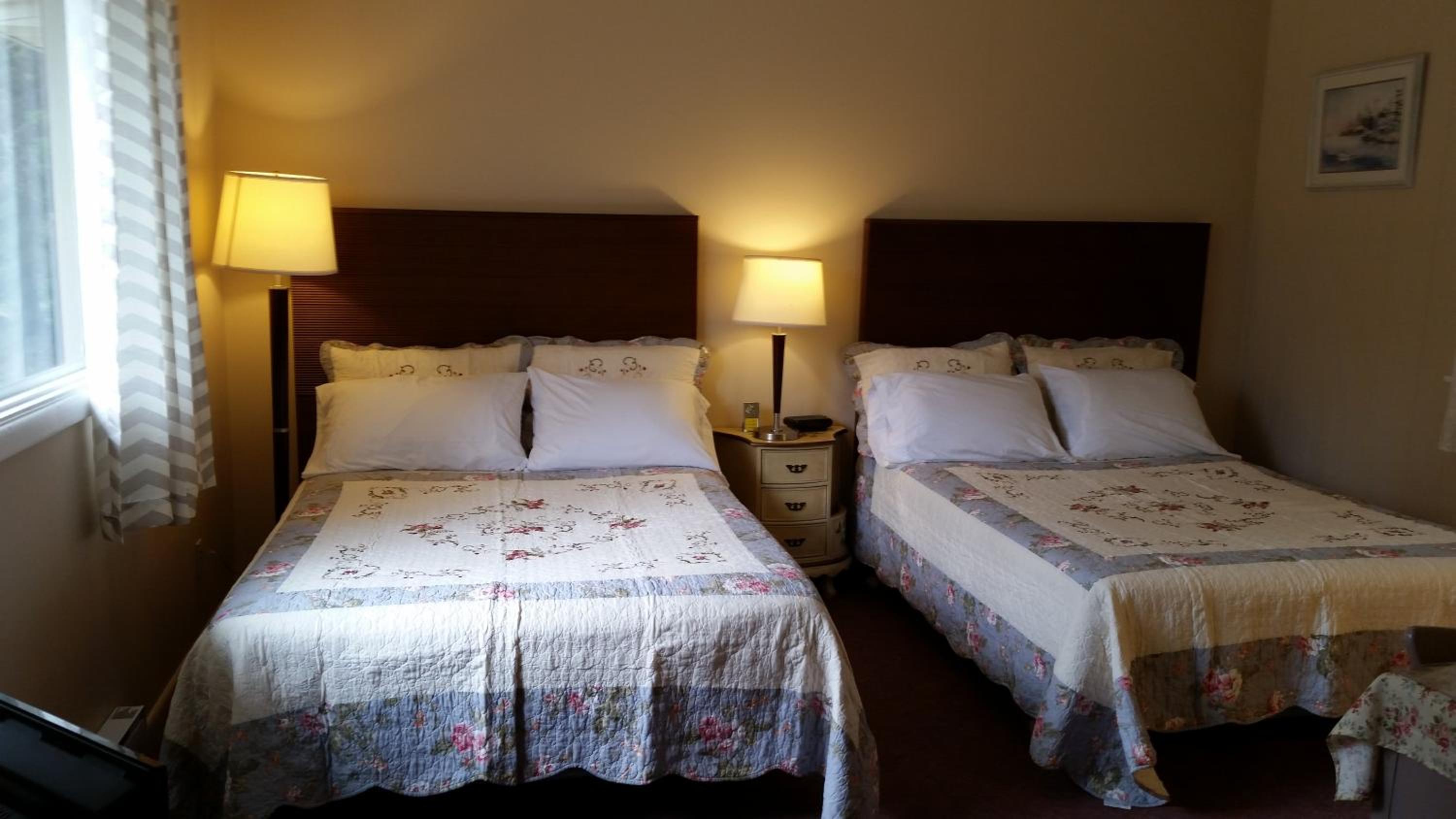 Pinecone Motel