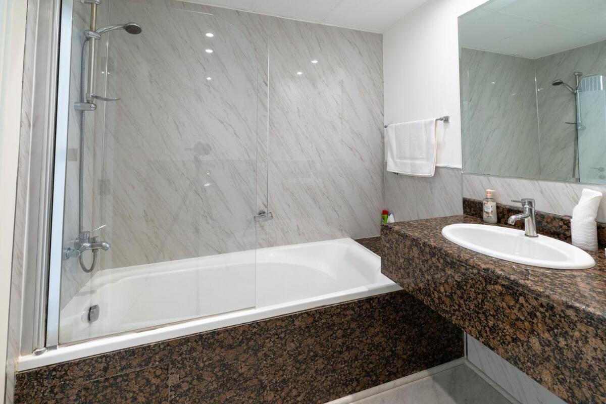 Near Beach Luxurious 2-Bedroom in JBR