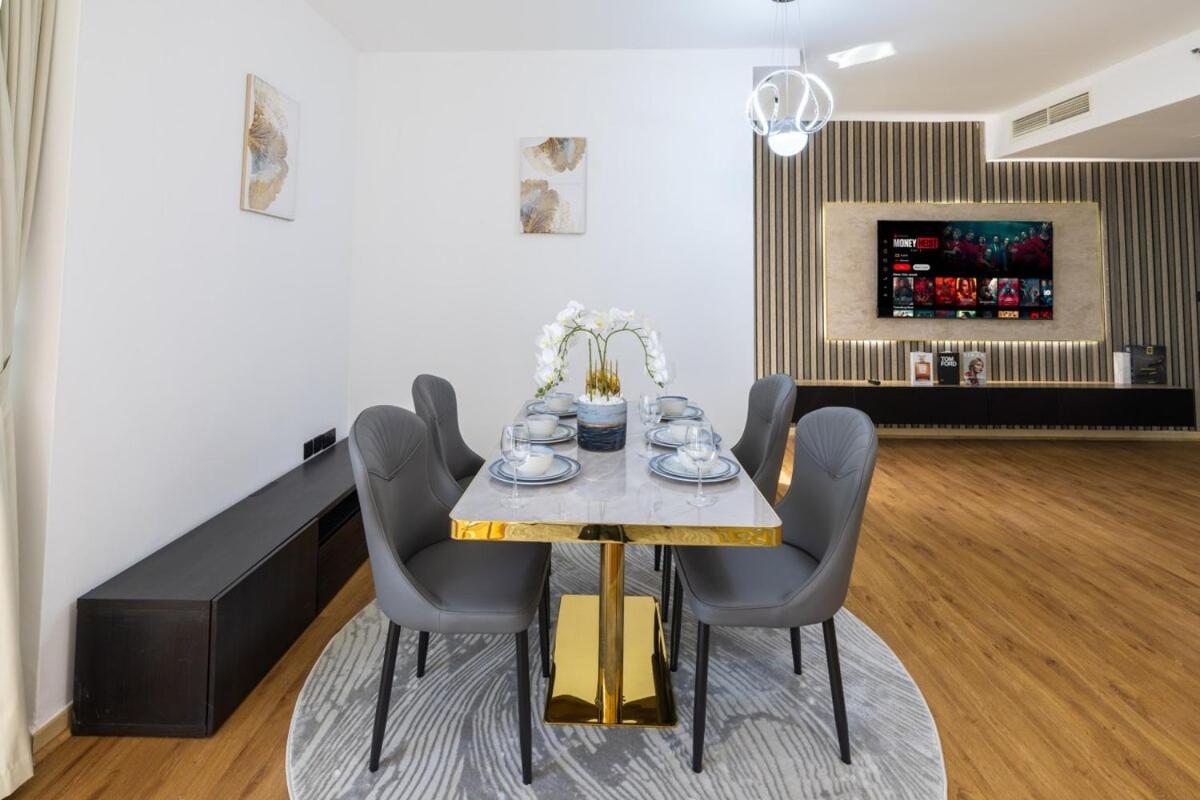 Near Beach Luxurious 2-Bedroom in JBR