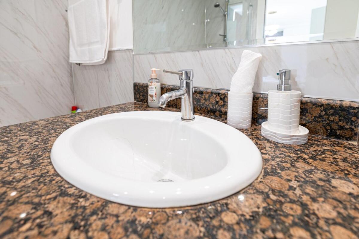 Near Beach Luxurious 2-Bedroom in JBR