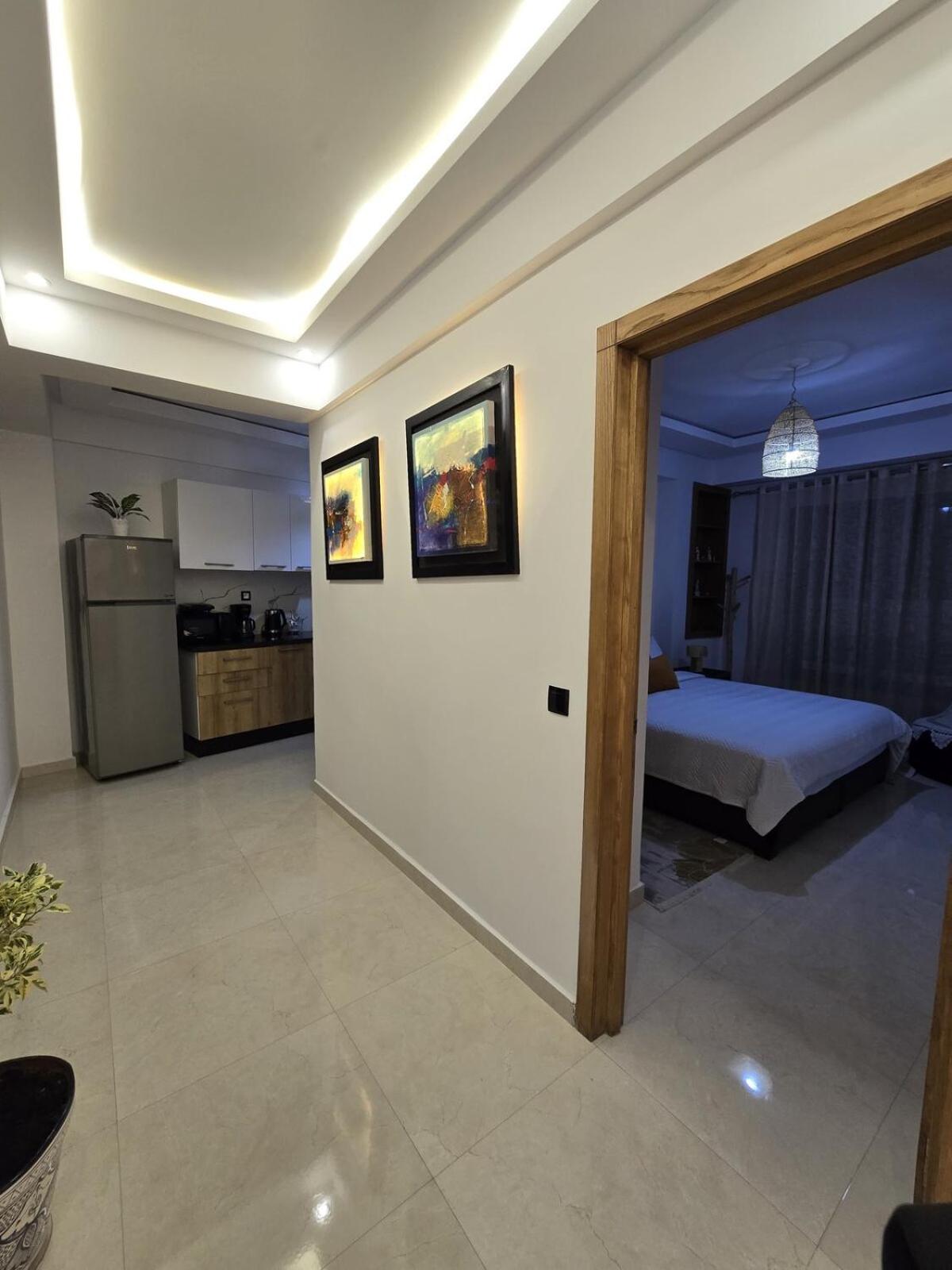 Chic 2BR Apt - Walk to Beach