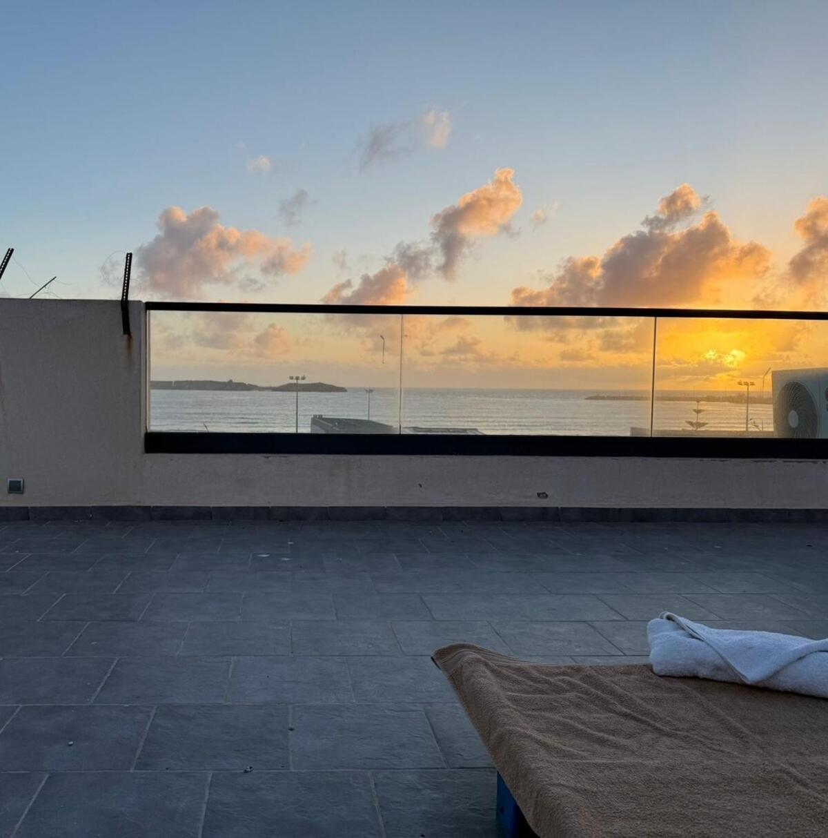 Chic 2BR Apt - Walk to Beach