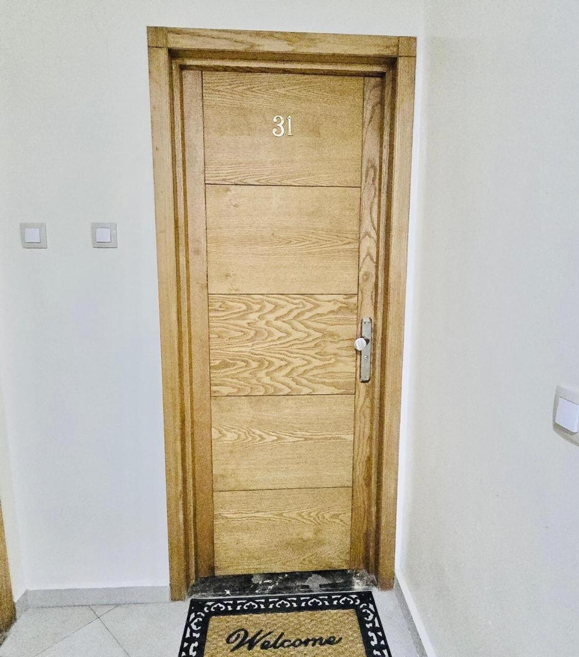 Chic 2BR Apt - Walk to Beach