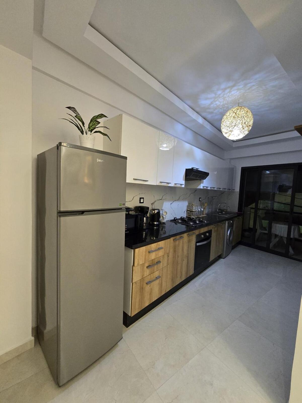 Chic 2BR Apt - Walk to Beach