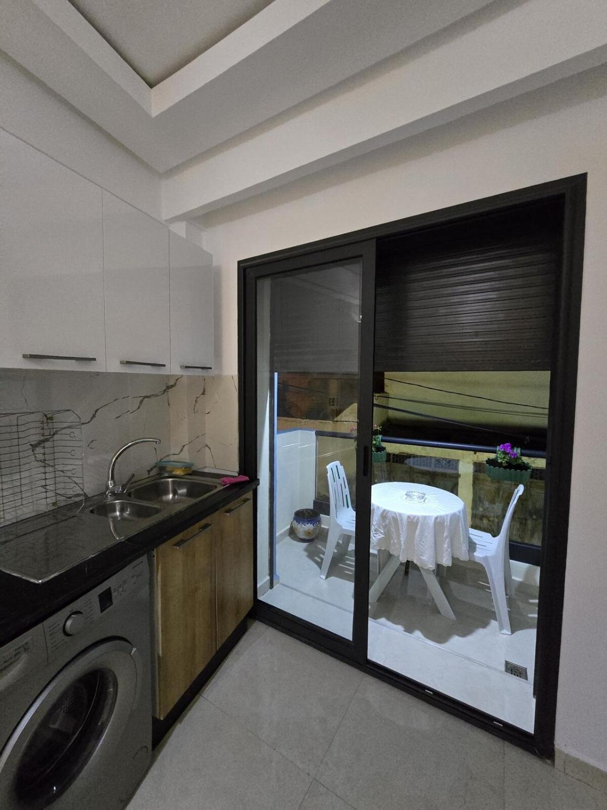 Chic 2BR Apt - Walk to Beach