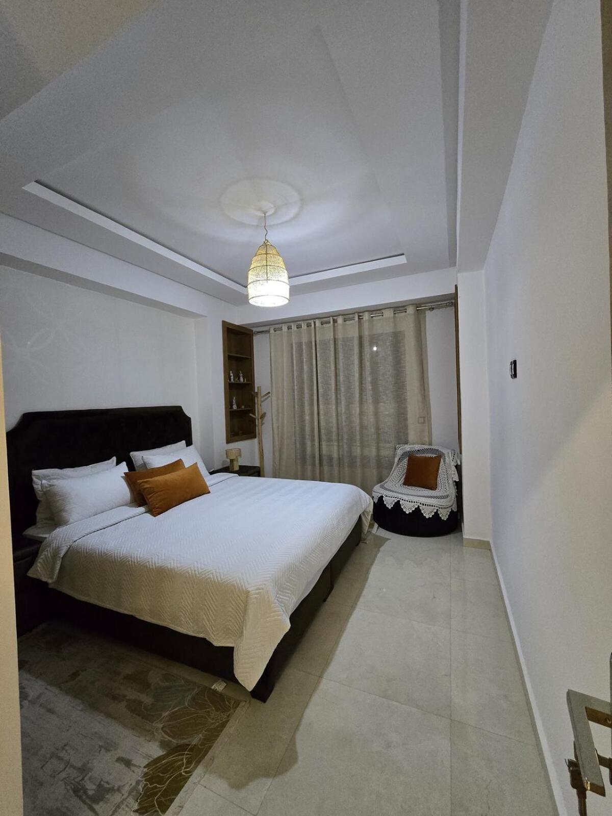 Chic 2BR Apt - Walk to Beach
