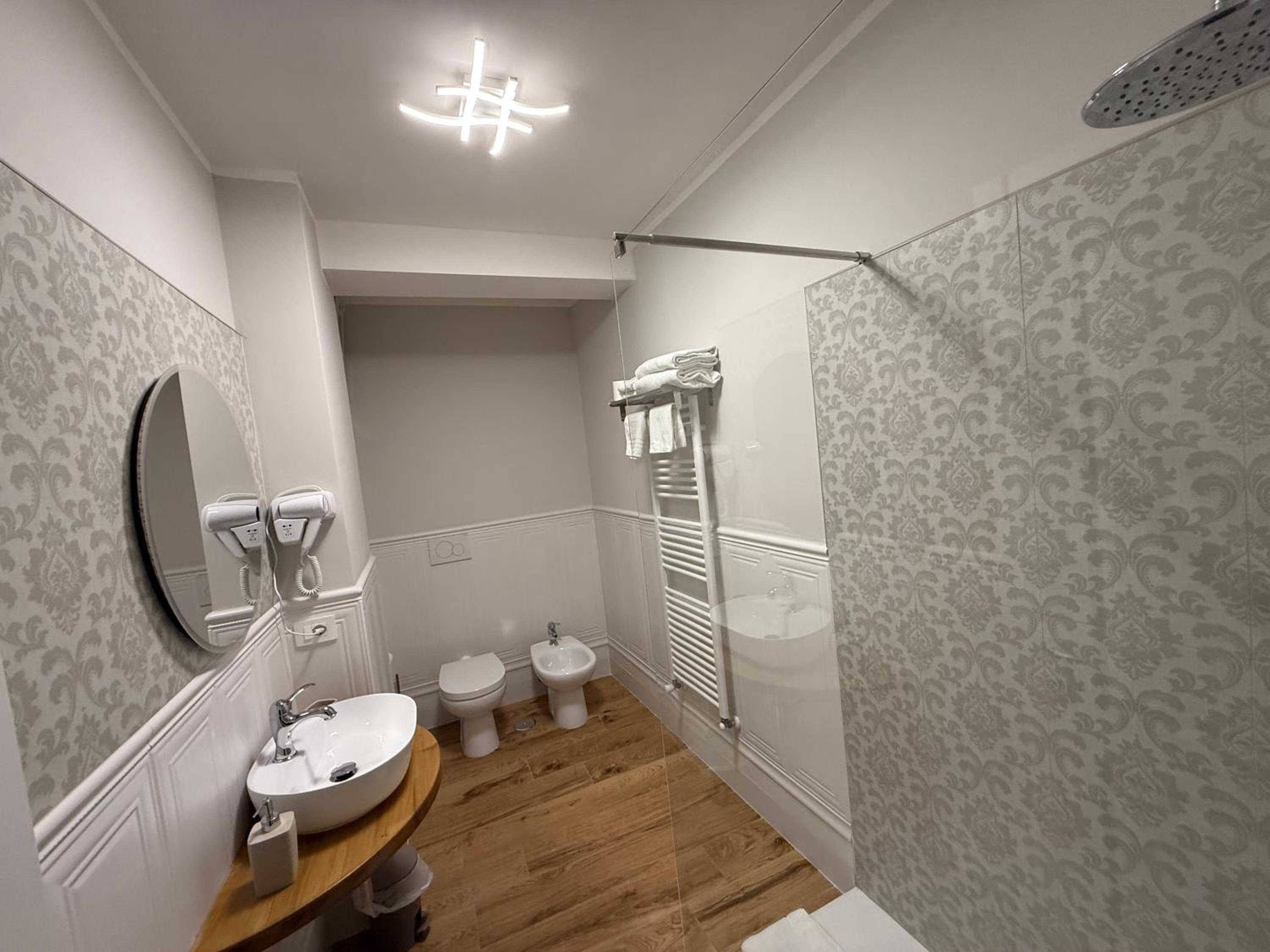Emy Suites