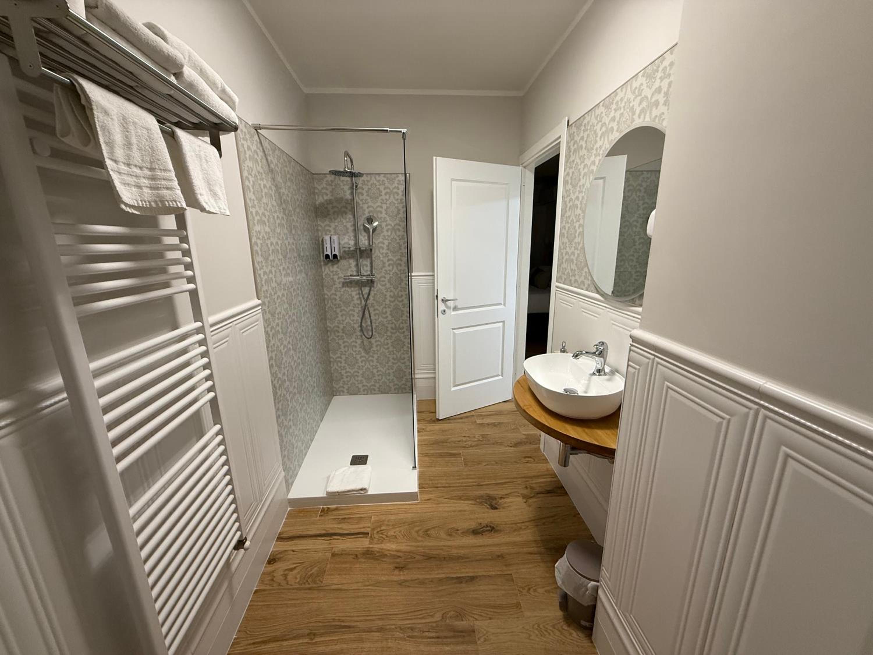 Emy Suites