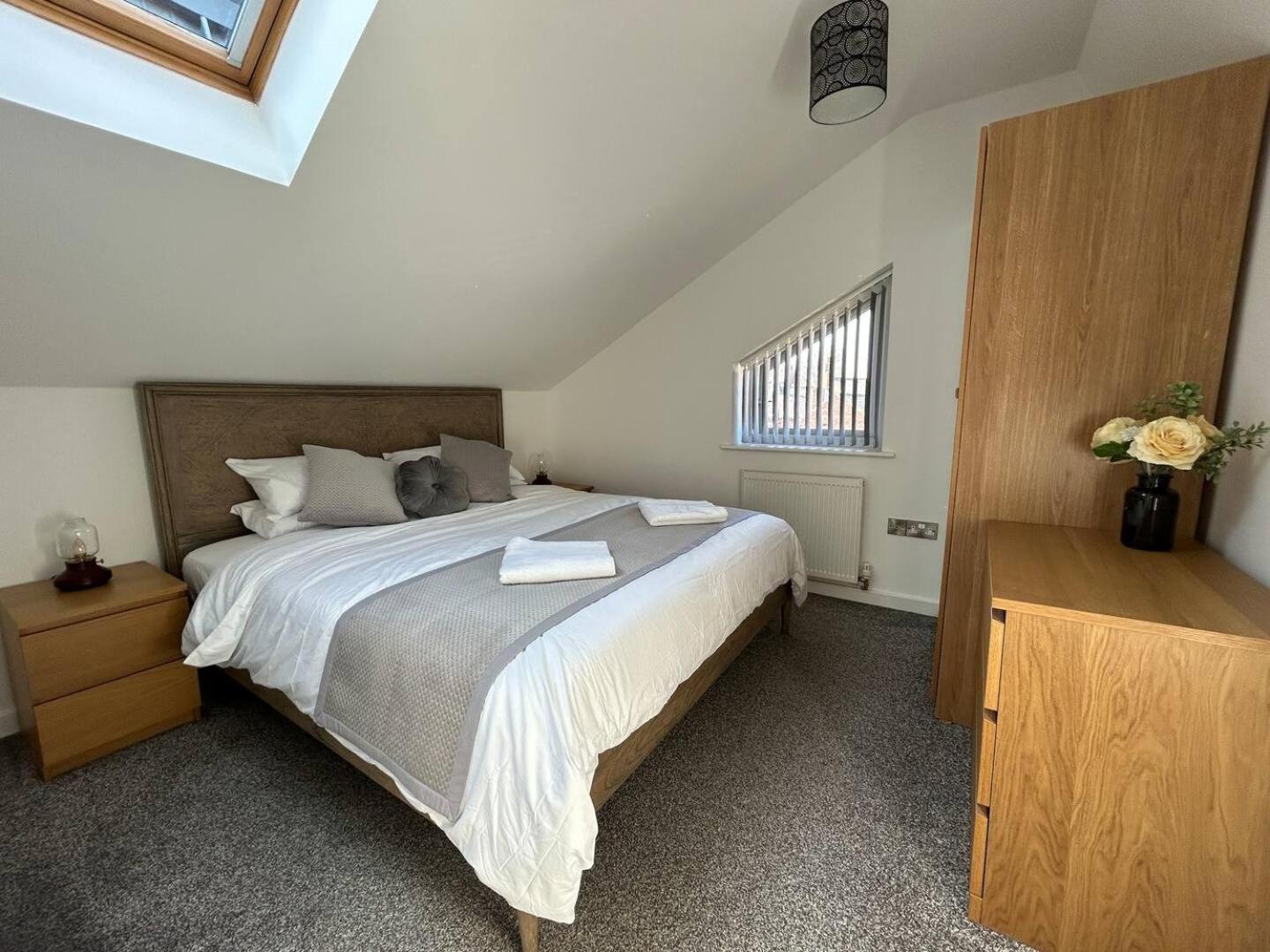 2-Bedroom Modern Home in Historic Lincoln